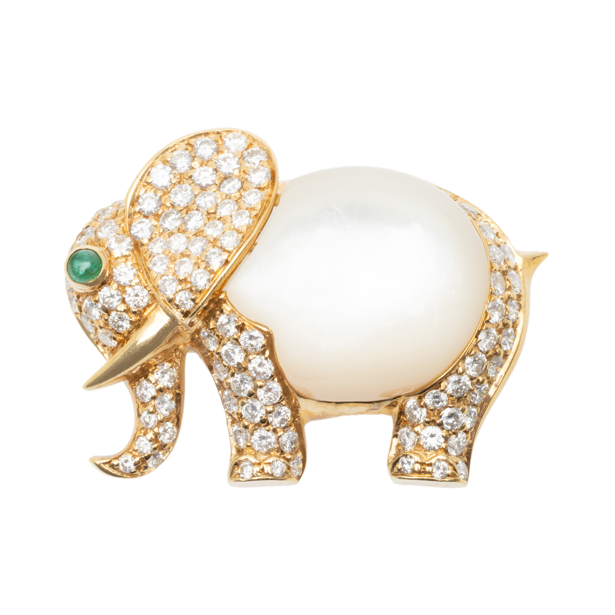 Bicolor gold brooch in the shape of an elephant, paved with mother of pearl, diamonds and emerald