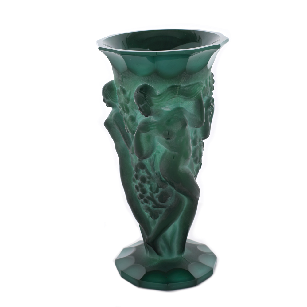Vas Art Deco, ornat cu siluete de bacante în tehnica pâte de verre, design Frantisek Pazourek pentru atelierele Schlevogt, cca. 1932
