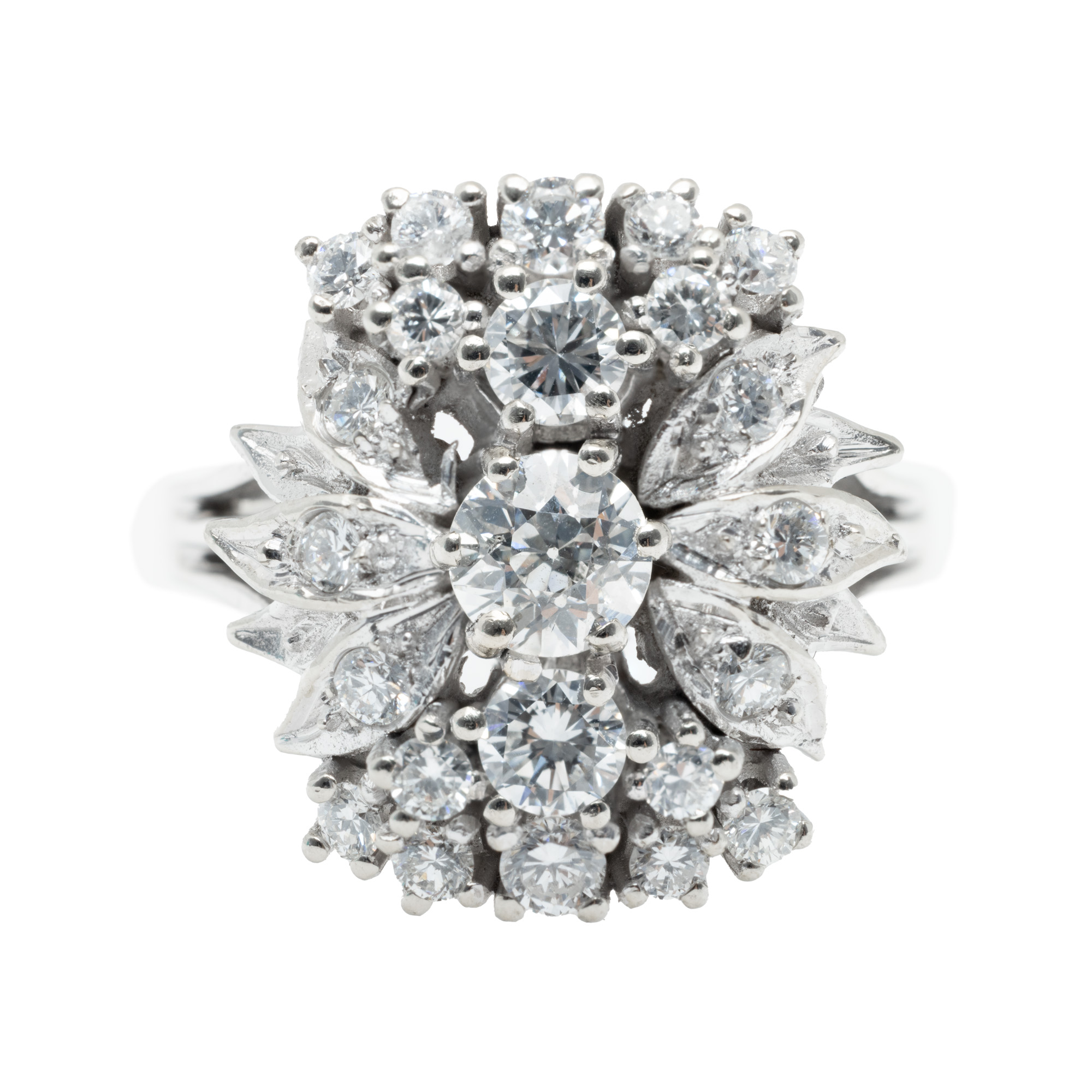 Spectacular white gold ring, decorated with a multitude of diamonds