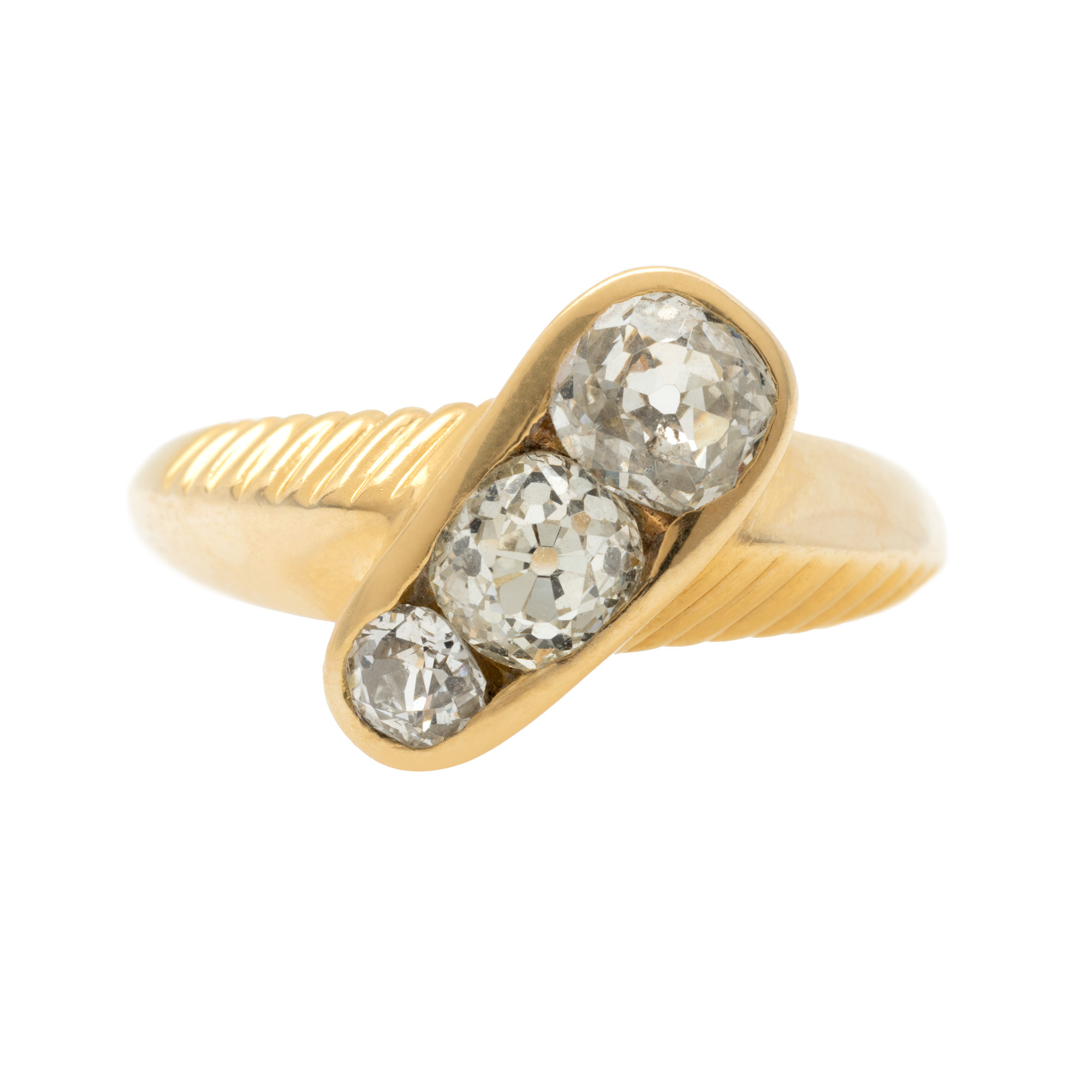 Gold ring, adorned with a triad of diamonds