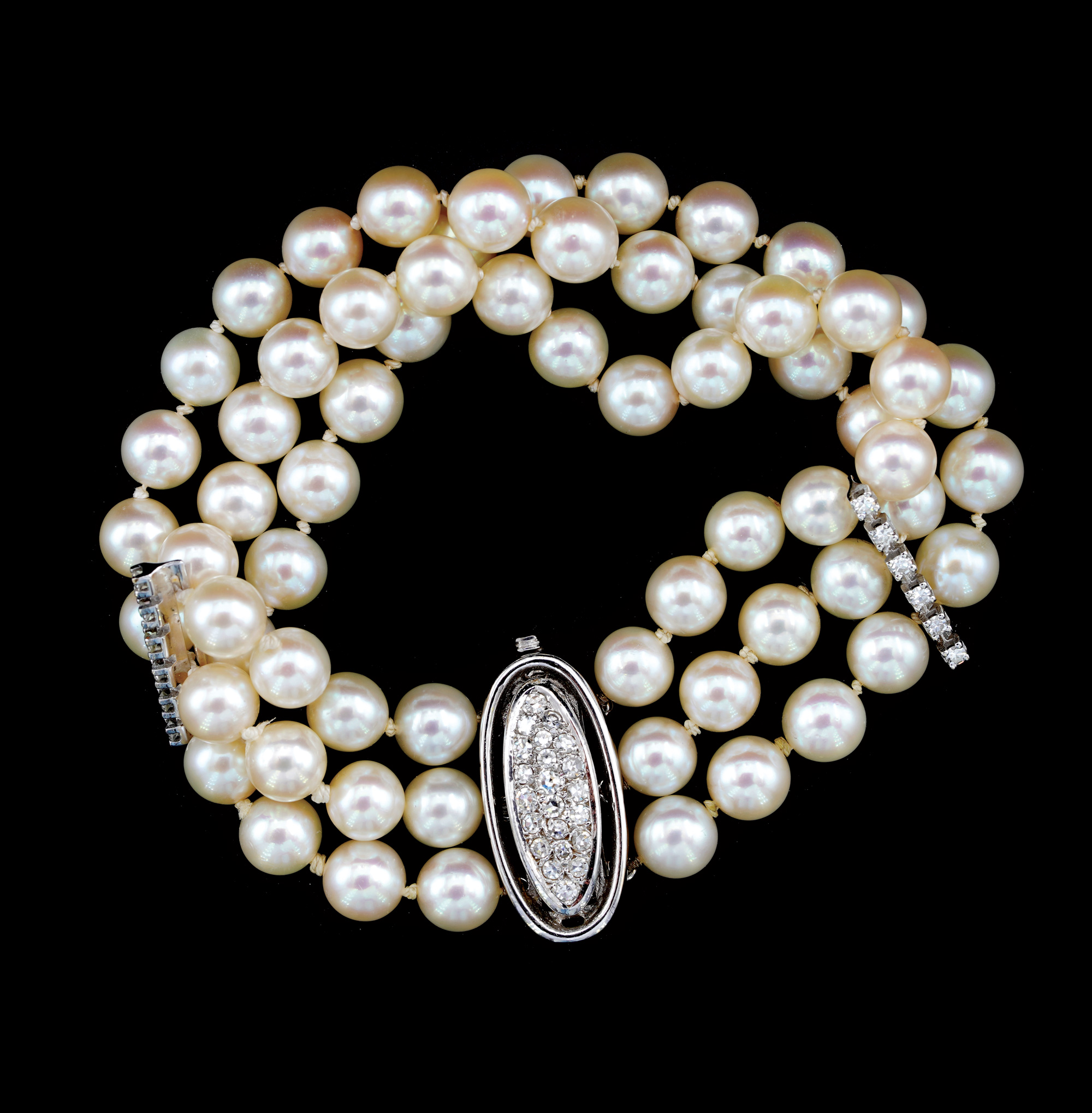 White Gold Bracelet Decorated with Akoya Pearls and Diamonds