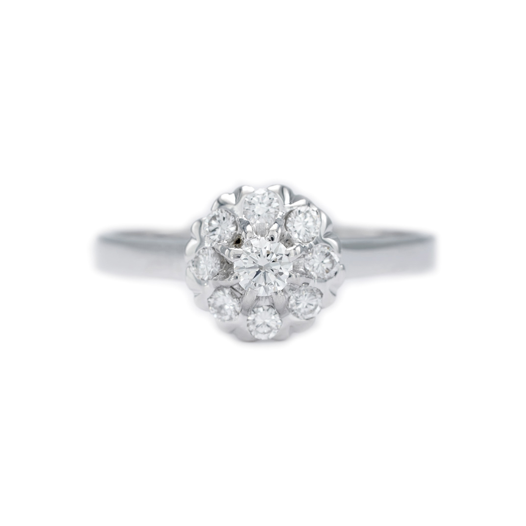 White gold ring, decorated with diamonds in a floral pattern