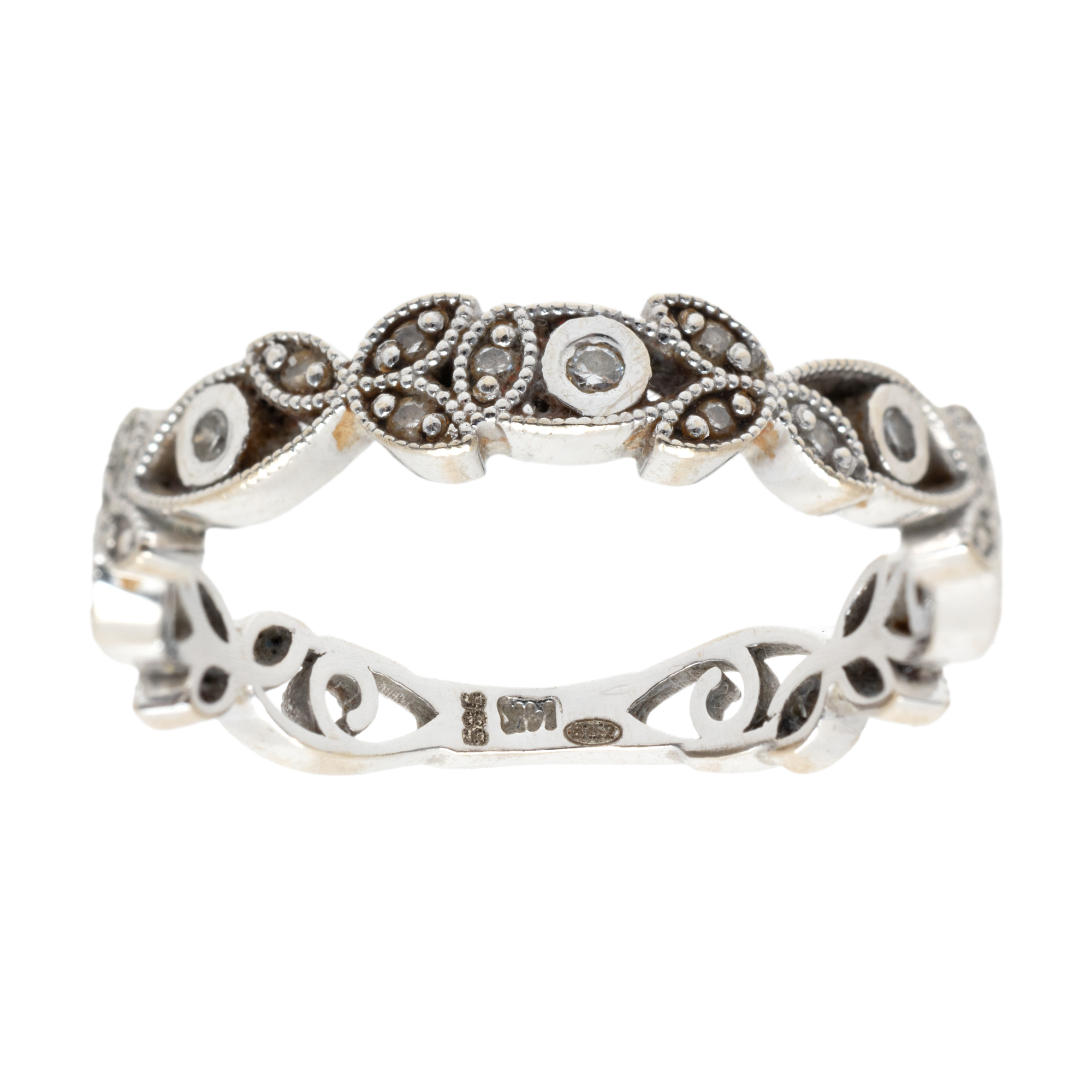 White gold ring, decorated with floral motifs, paved with diamonds
