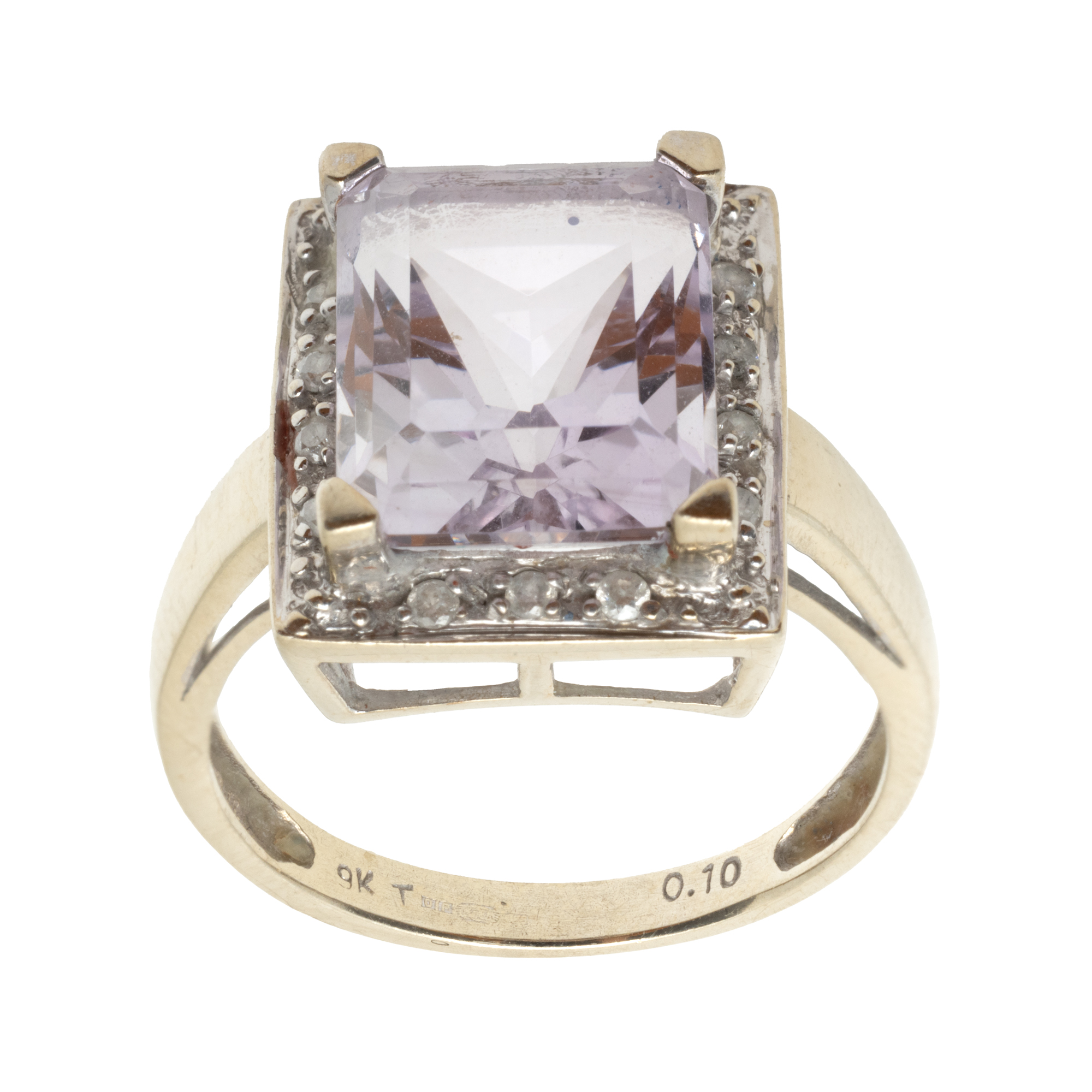 White gold ring, decorated with amethyst and diamonds