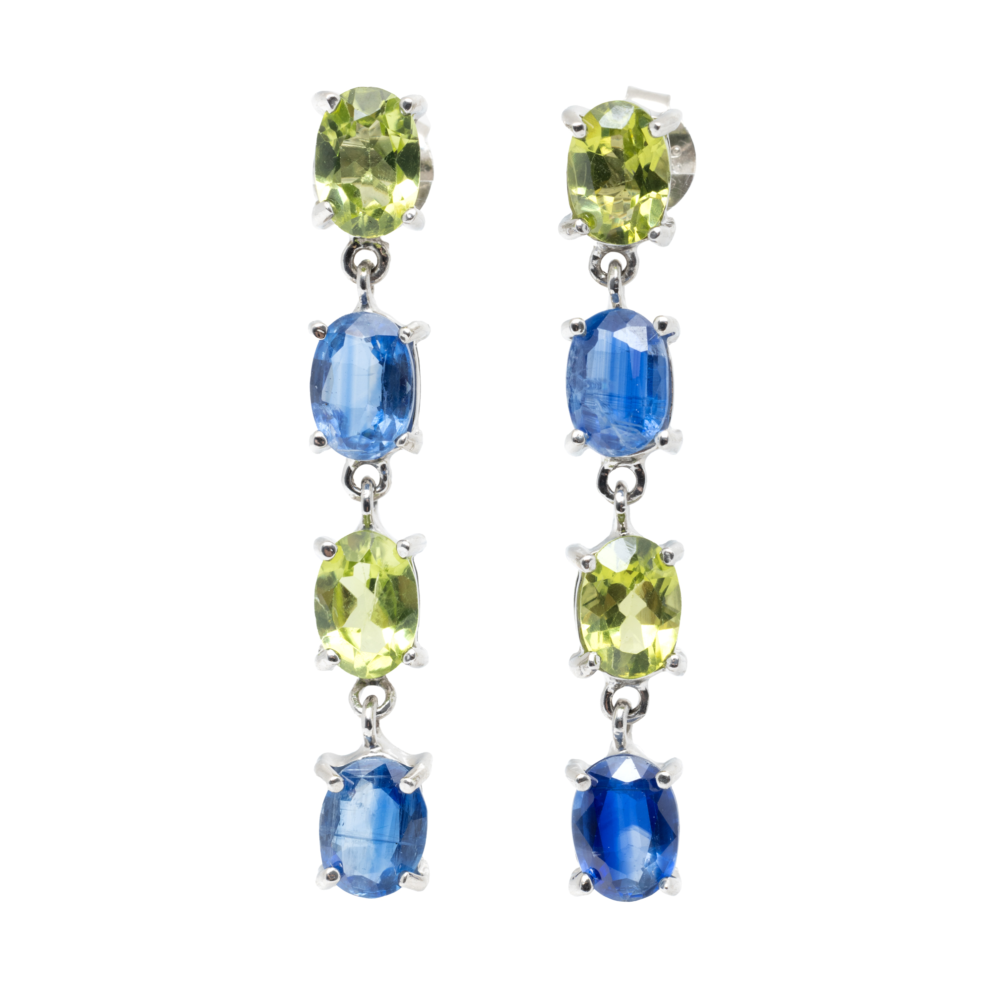 Pair of silver earrings decorated with kyanite, peridot