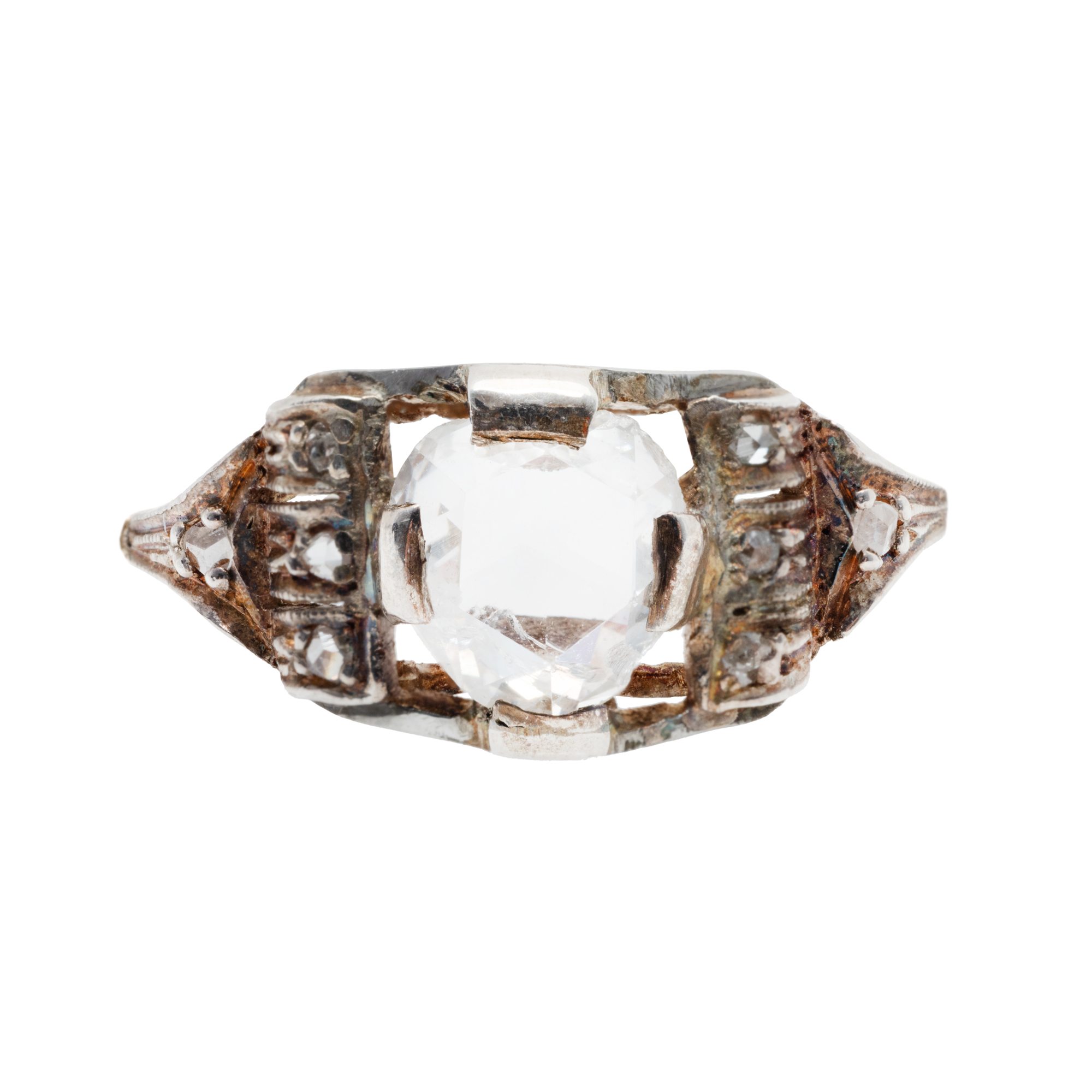 Art Deco ring, made of gold and silver, decorated with diamonds, circa 1930