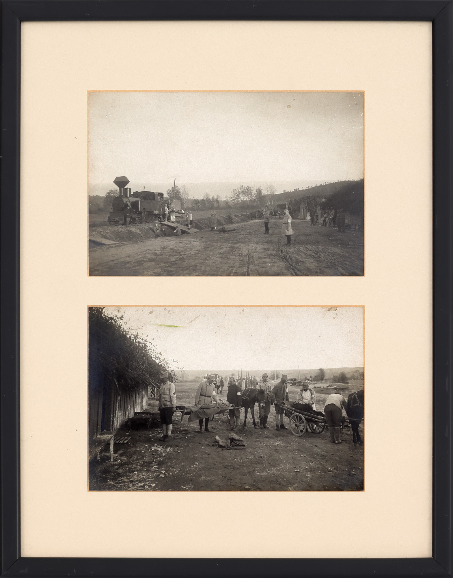 Lot format din două fotografii realizate în timpul Primului Război Mondial, reprezentând transportarea soldaților români răniți, cca. 1917