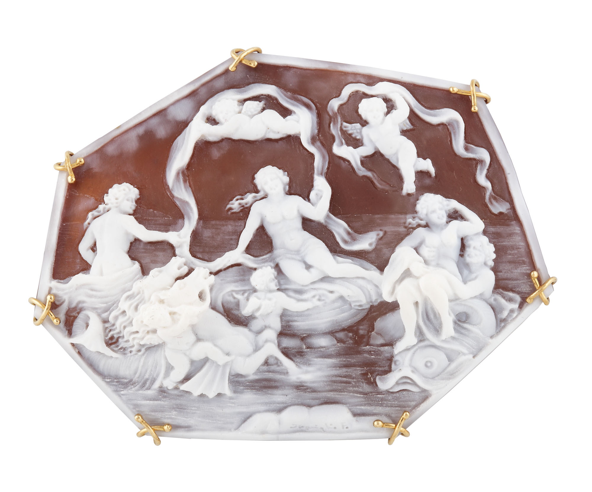 Broşă-camee, din scoică sardonyx sculptată cu scenă mitologică
