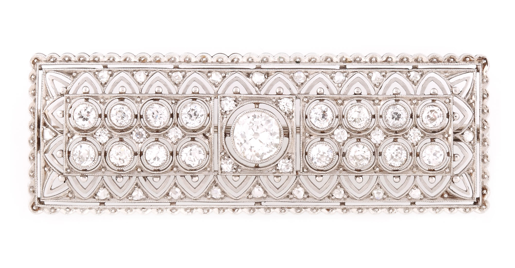 Excepţională broşă Art Deco din platină şi aur alb, ornată cu diamante, executată manual