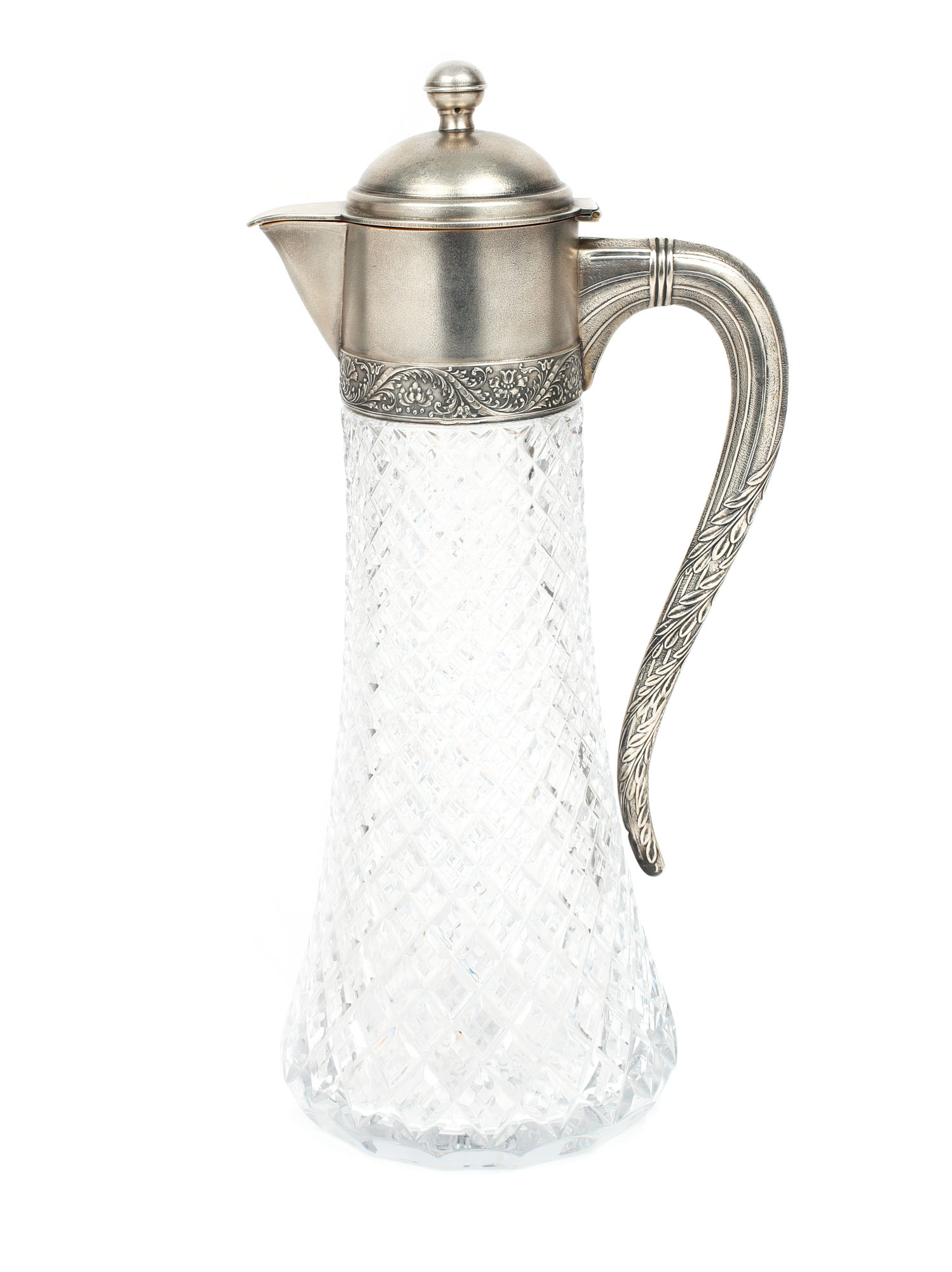 Carafă din argint și cristal, decorată cu friză floral-vegetală 