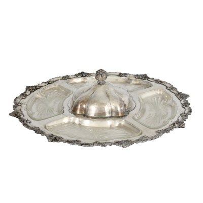 Platou rotativ pentru aperitive, ornat cu motive Rocaille, capac central și patru recipiente din cristal