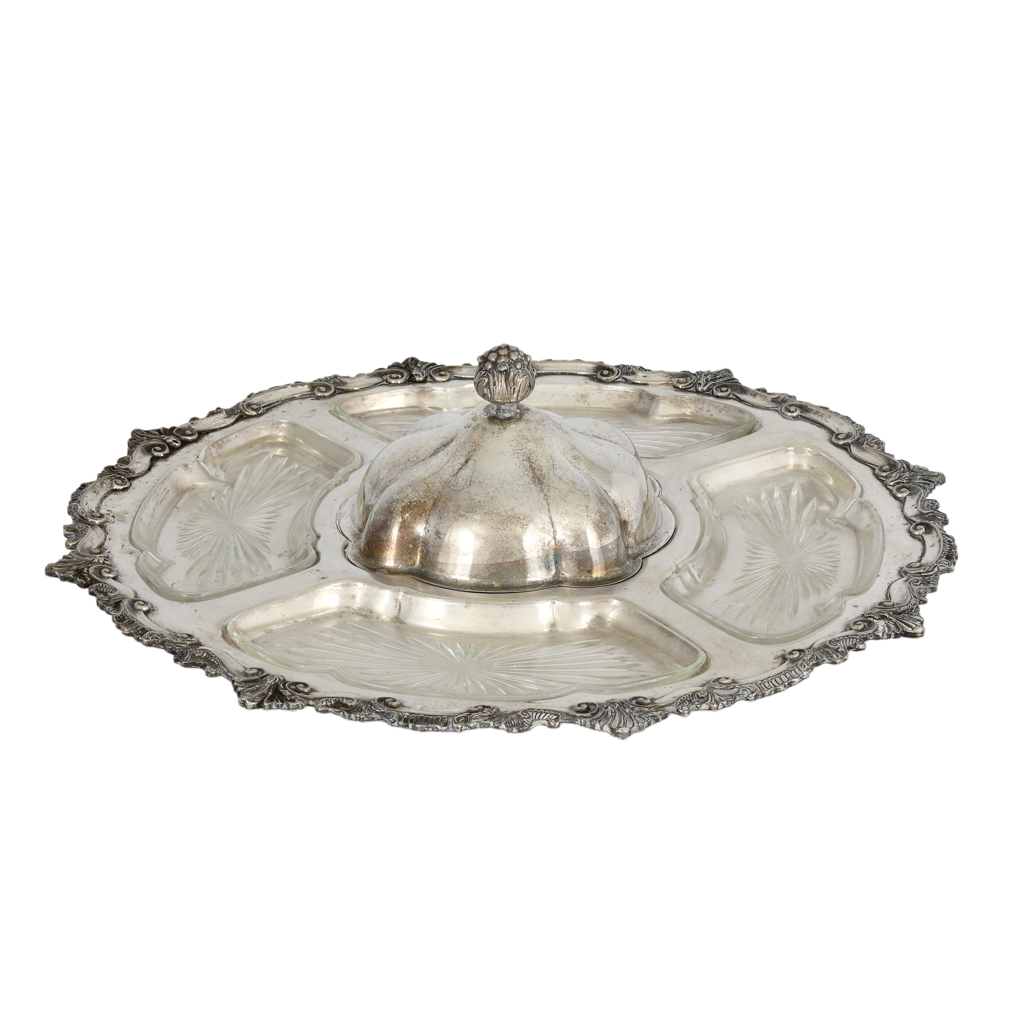 Platou rotativ pentru aperitive, ornat cu motive Rocaille, capac central și patru recipiente din cristal