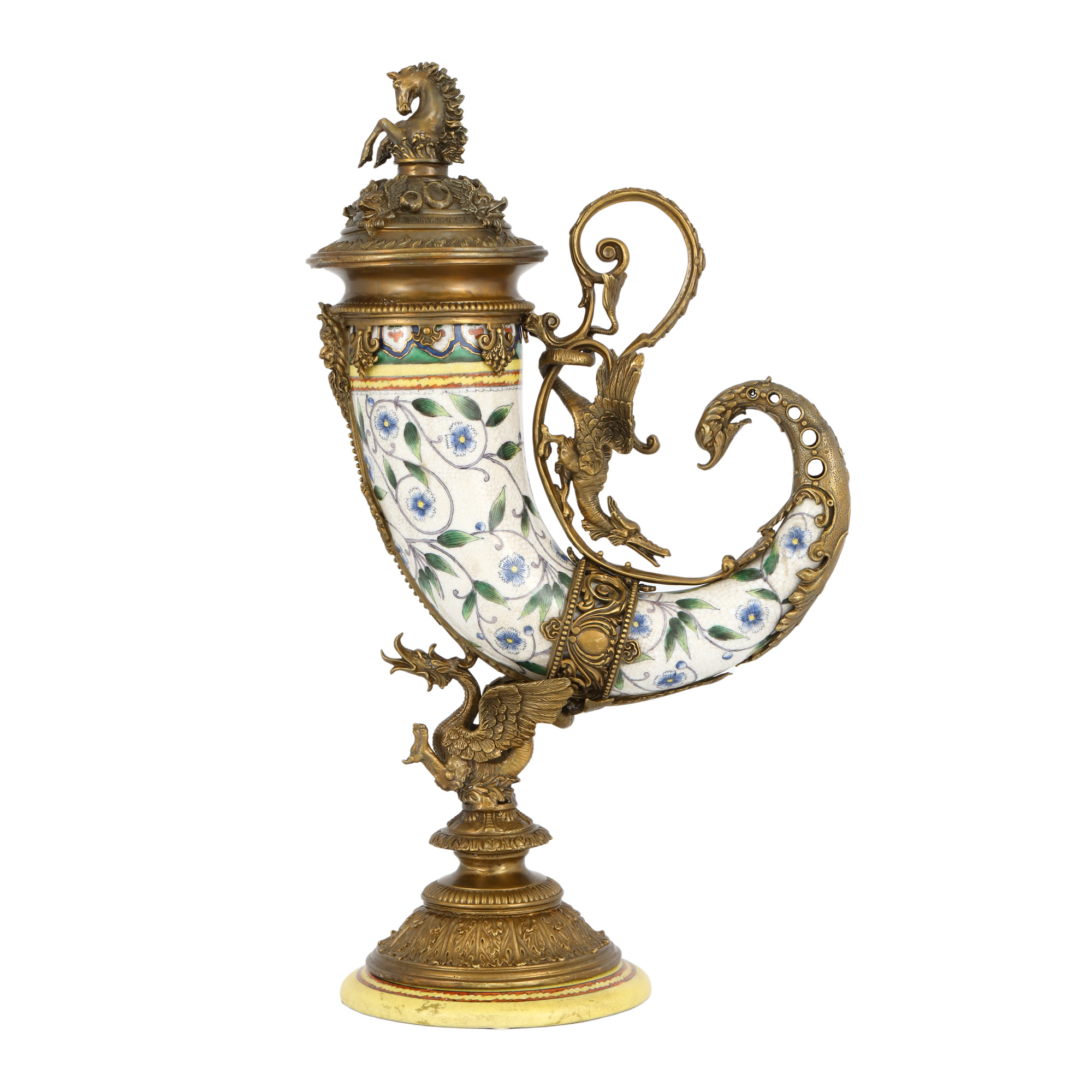 ”Cornul Abundenței” - piesă decorativă din porțelan și montură din bronz, ornată cu dragoni și elemente hipice