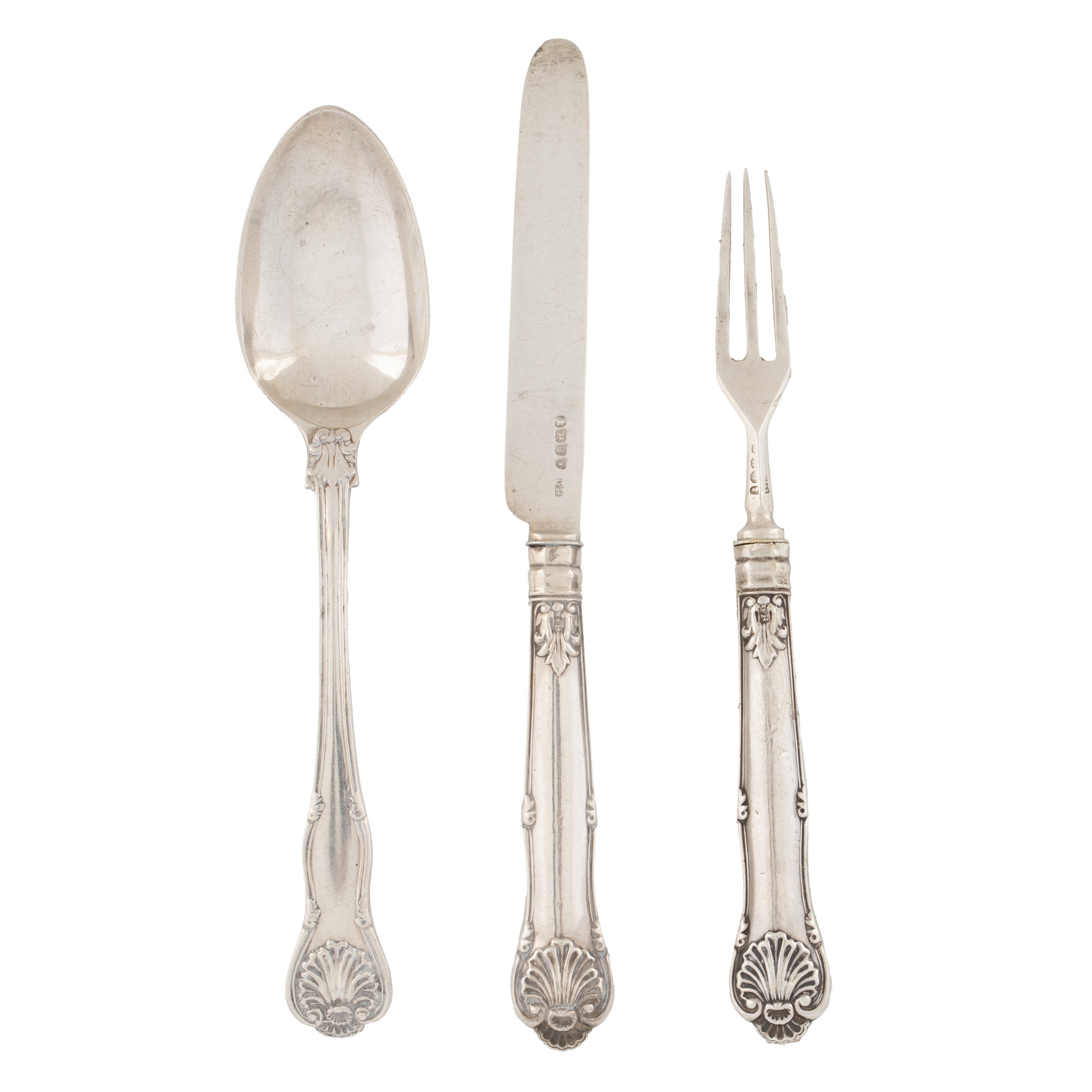 Set de tacâmuri din argint, format din lingură, furculiță și cuțit, atelier Francis Higgins, cca. 1868, însoțit de cutia originală