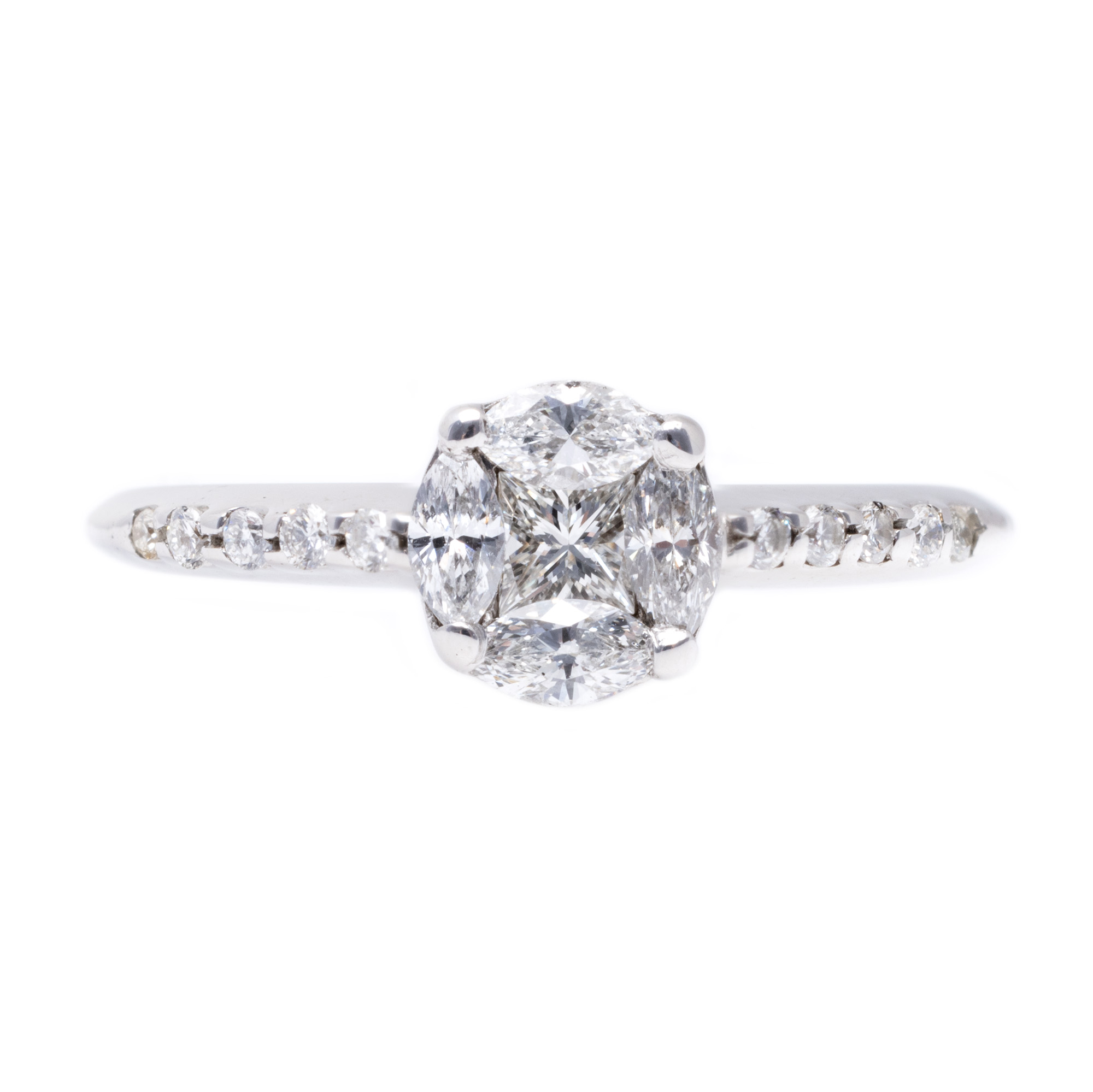 White gold ring, decorated with diamonds of various facets