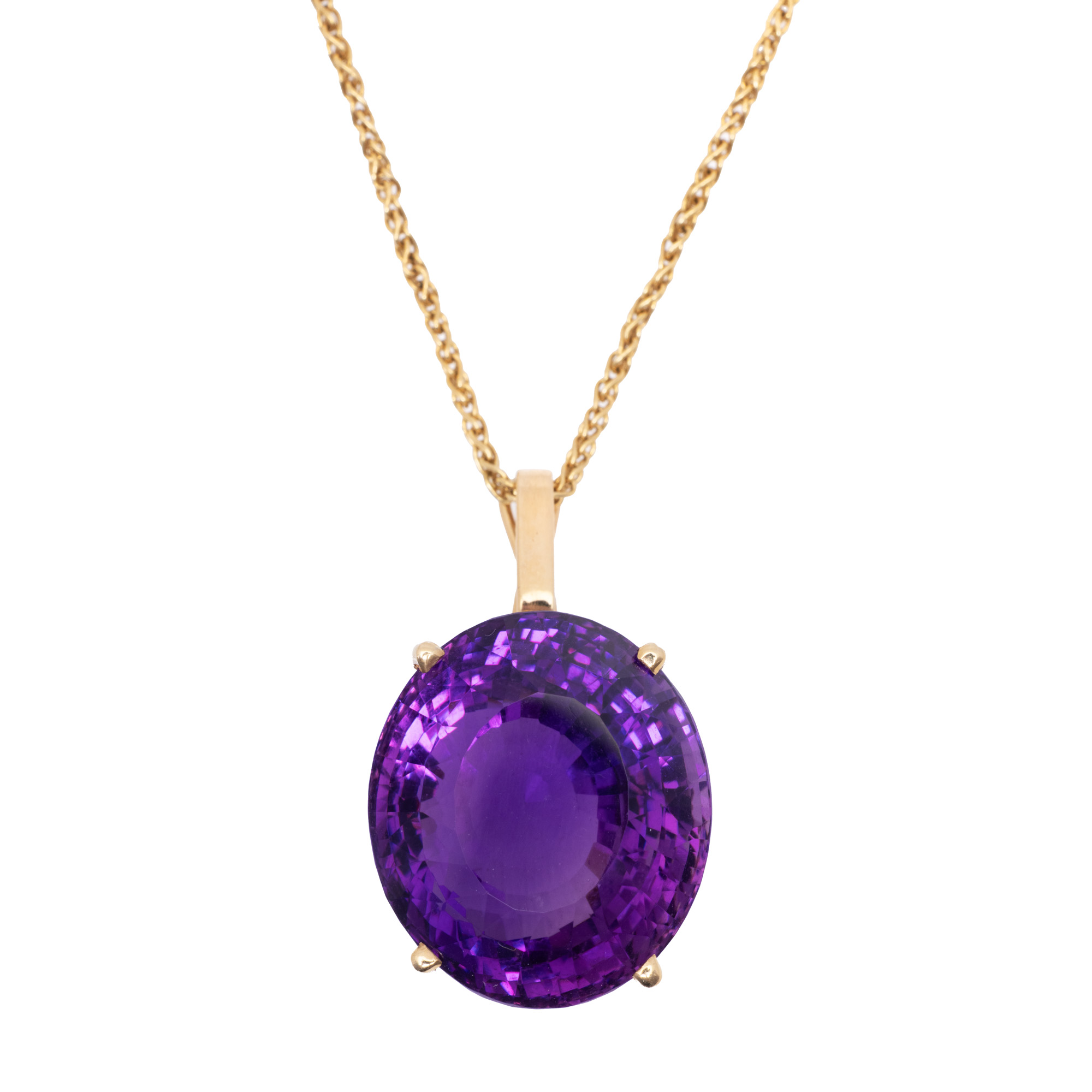 Gold chain with amethyst-decorated pendant