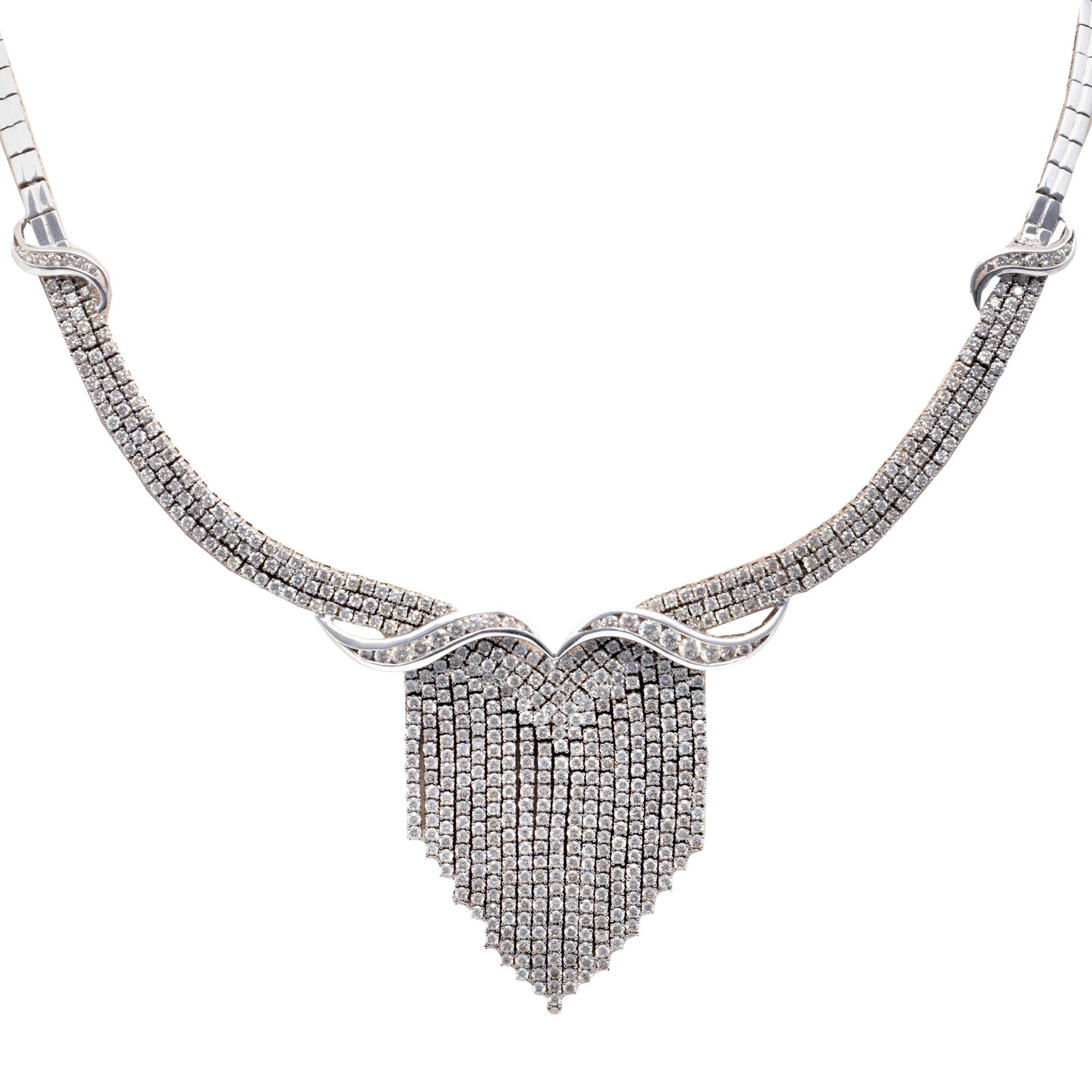 Impresionant colier din aur alb, ornat cu ploaie de diamante