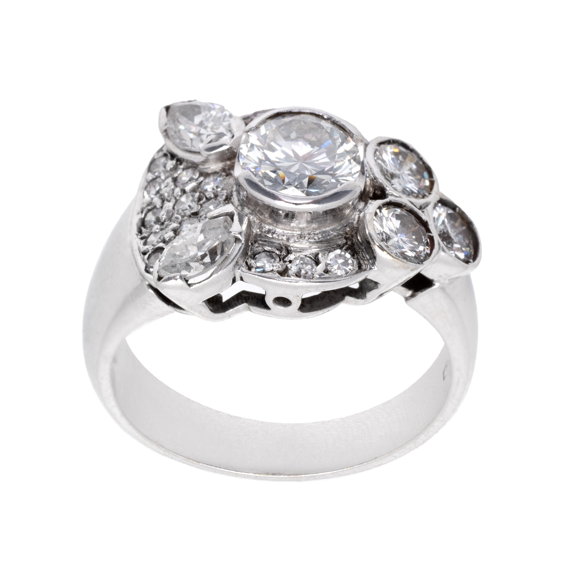 White gold ring, adorned with diamonds