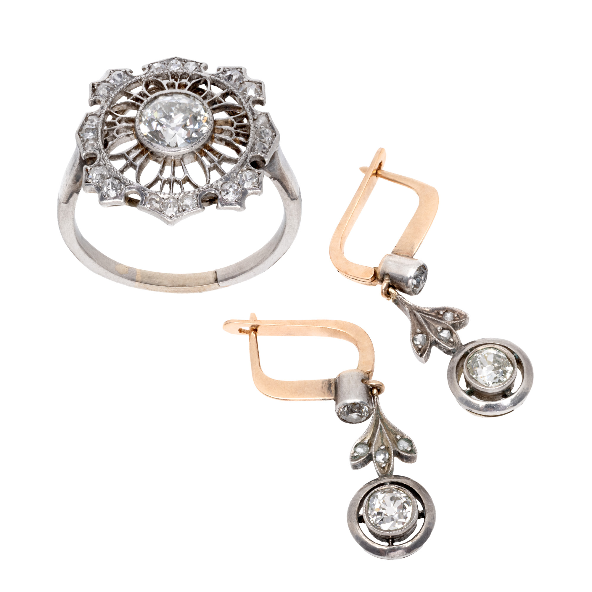 Belle Epoque set consisting of ring and pair of earrings, made of platinum and two-tone gold, adorned with diamonds