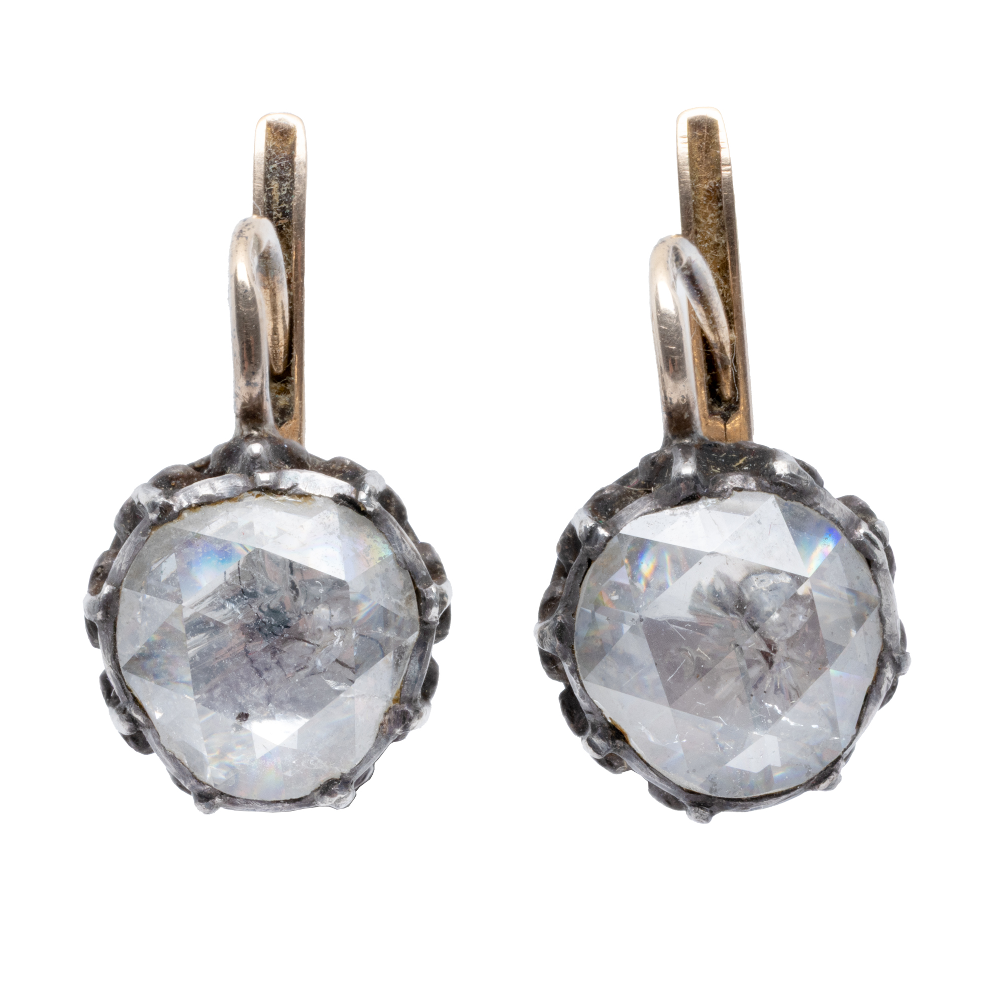 Pereche de cercei din aur și argint, ornată cu diamante de 2,8 ct., cca. 1915, însoțită de cutia originală