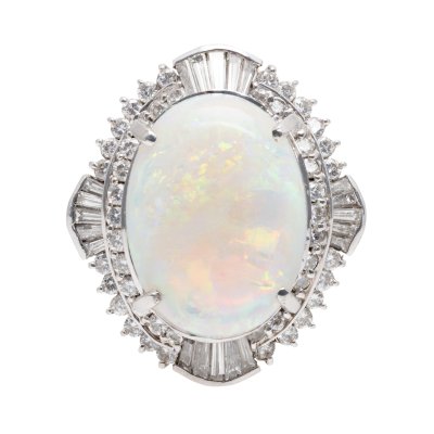Platinum ring, decorated with opal, surrounded by diamonds, accompanied by IGS gemological certificate