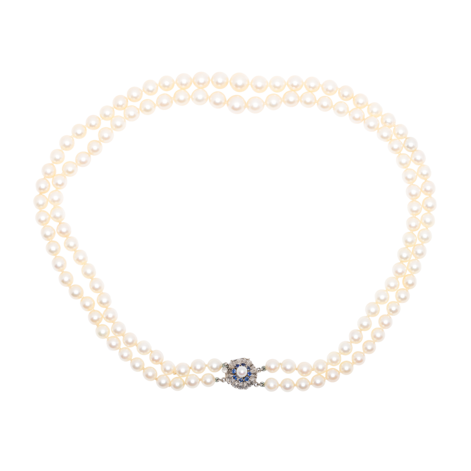 Pearl necklace, decorated with a white gold clasp, paved with sapphires