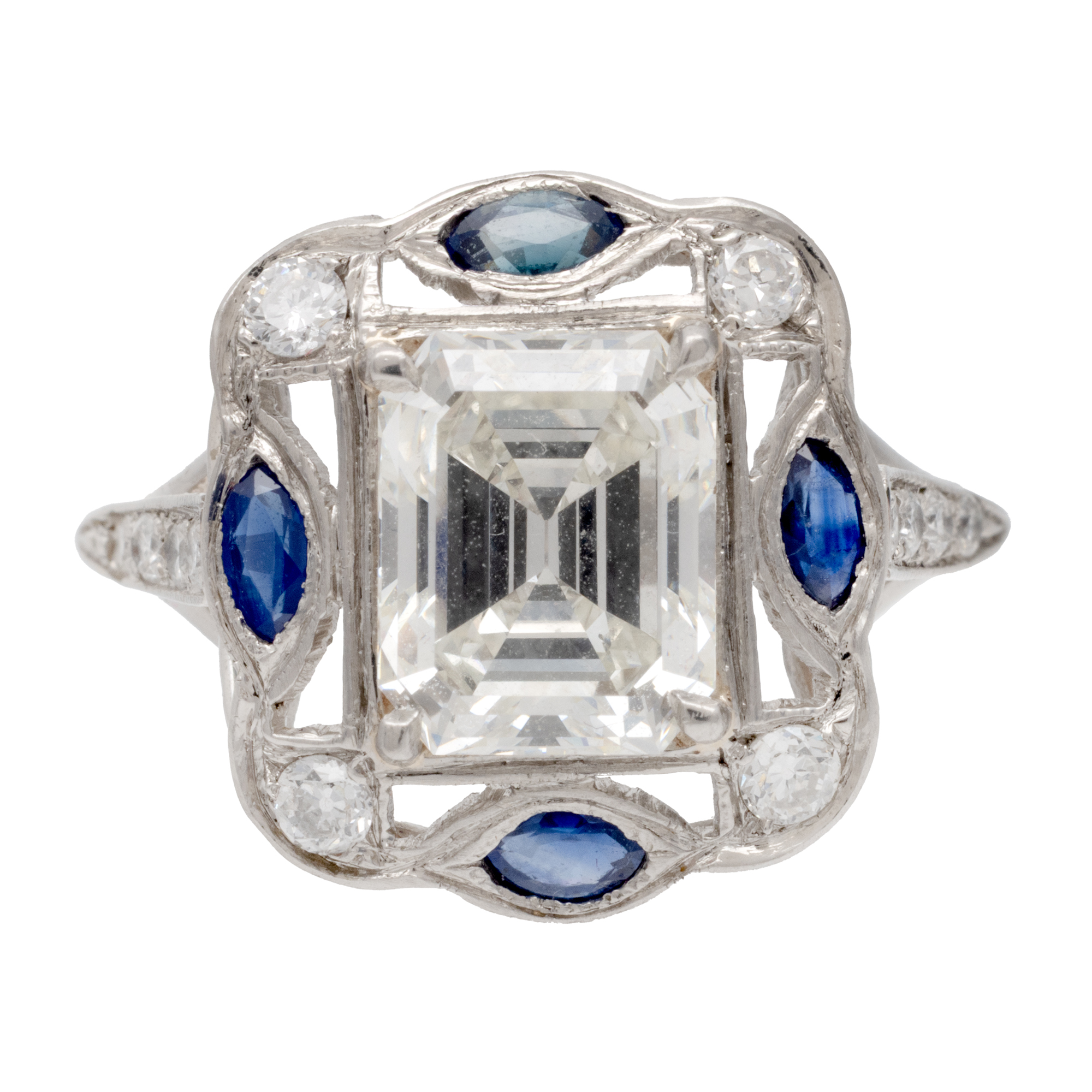 Fantastic inel Art Deco, din platină, ornat cu un diamant central de 2,81 ct., anturat de briliante și safire, însoțit de certificat gemologic suplimentar