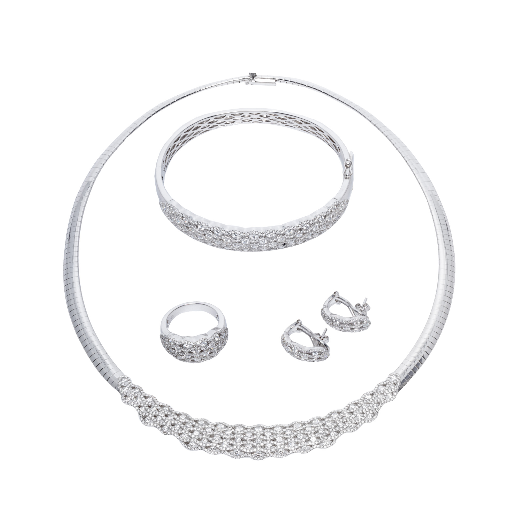 Spectacular Diamond Point set, made of white gold, consisting of necklace, bracelet, pair of earrings and ring, decorated with diamonds, accompanied by the original boxes