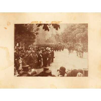 Photograph illustrating the parade of troops before King Carol I, circa 1900, originates from the Boerescu family collection