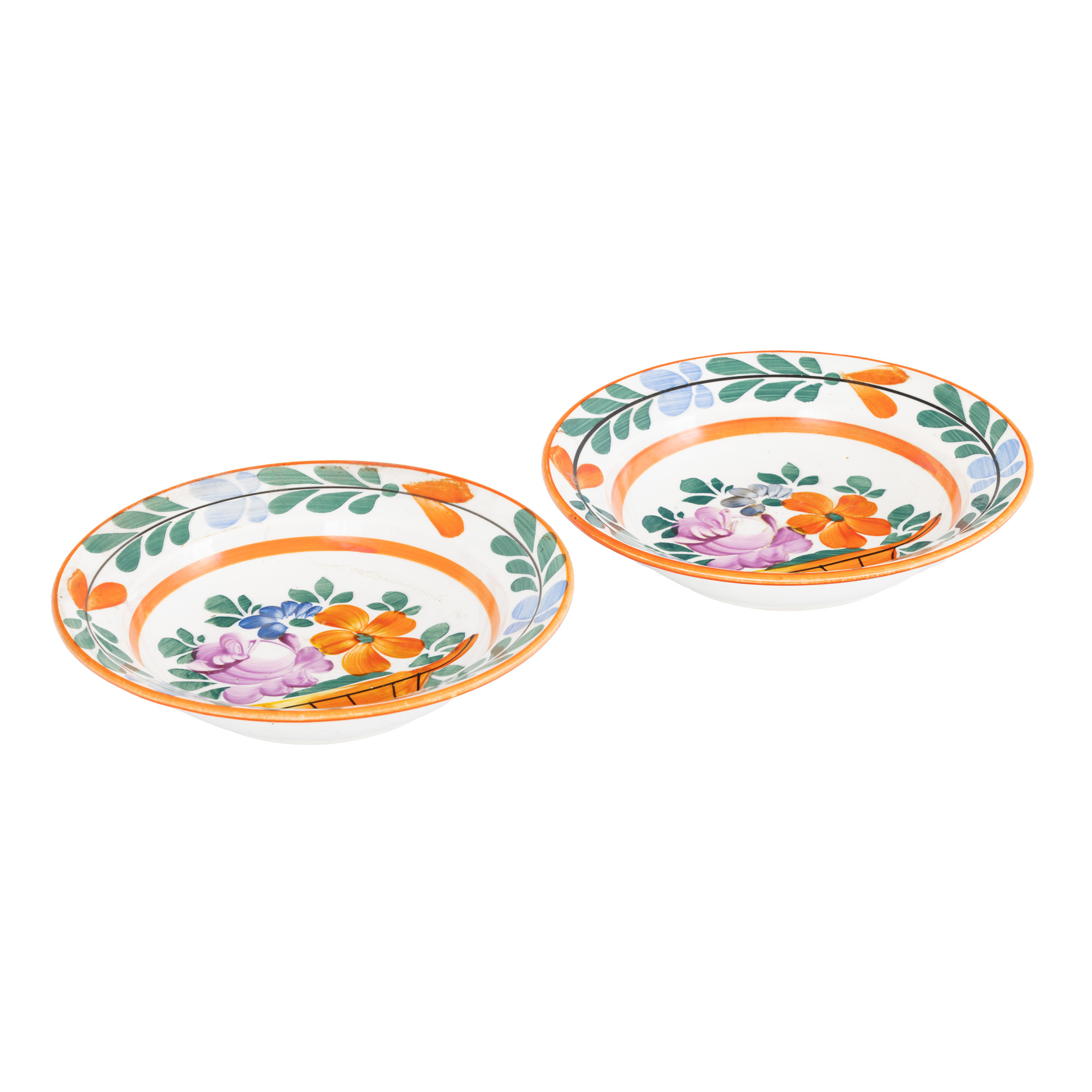 Lot format din două farfurii din ceramică, pictate cu motive florale (mușcate), atelier austro-ungar, sfârșitul sec. XIX