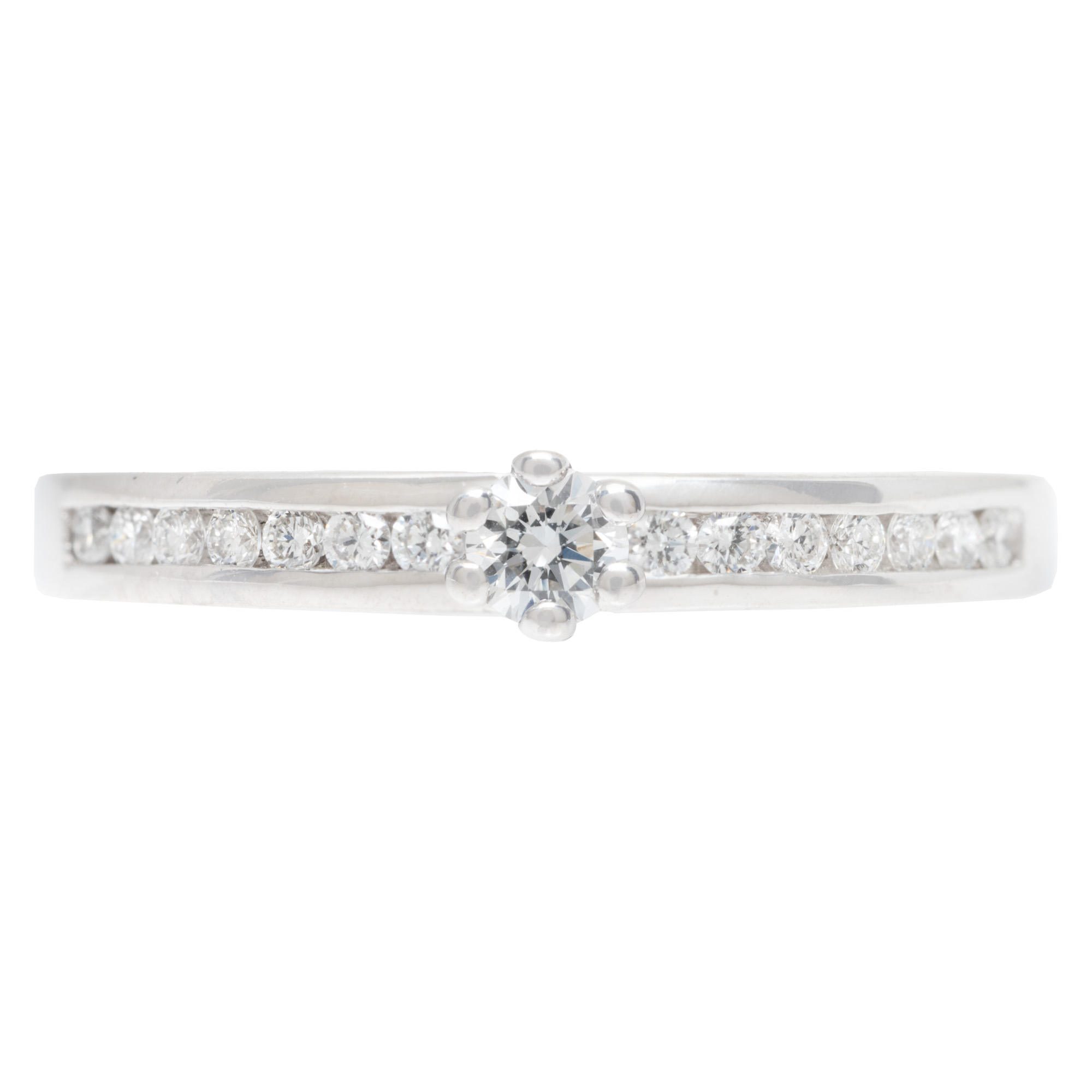 White gold ring, decorated with a central diamond and side diamonds