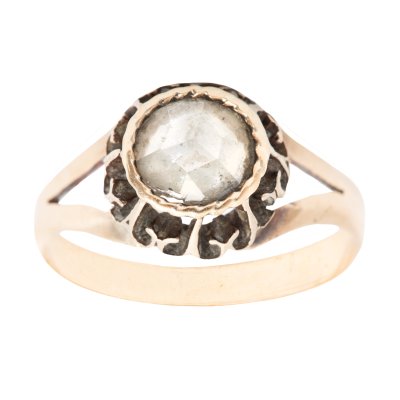 Rose Gold Ring, decorated with solitaire diamond