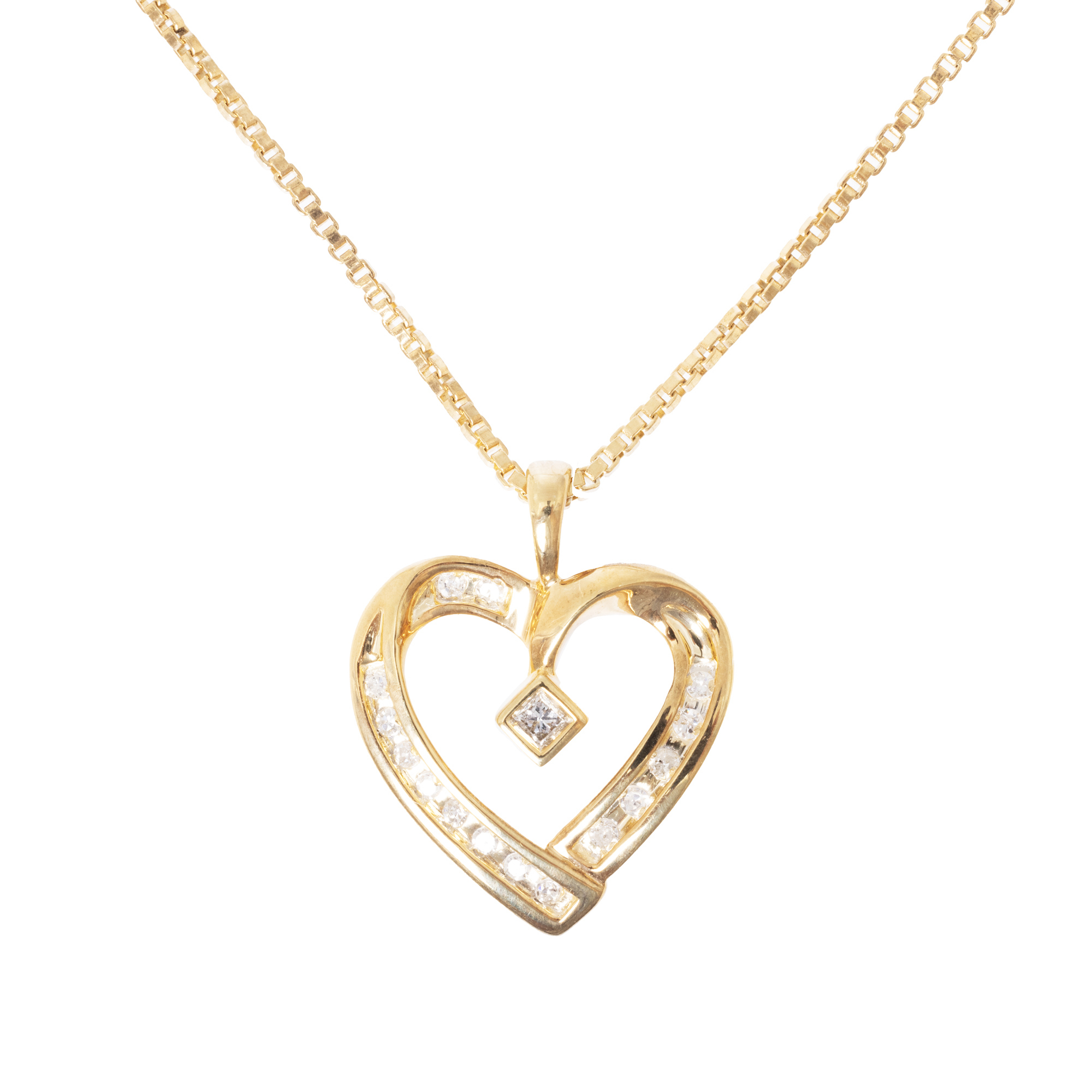 Gold chain with heart-shaped pendant, decorated with diamonds