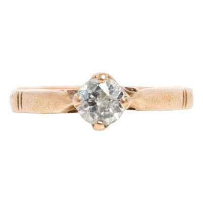 Gold ring, decorated with solitaire diamond