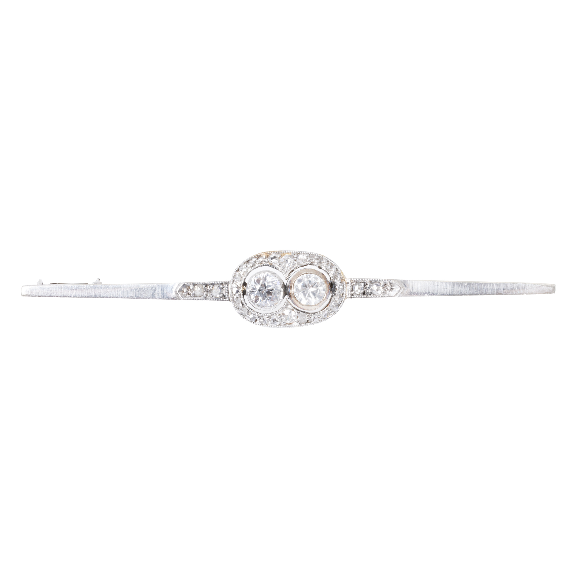 White gold brooch adorned with diamonds