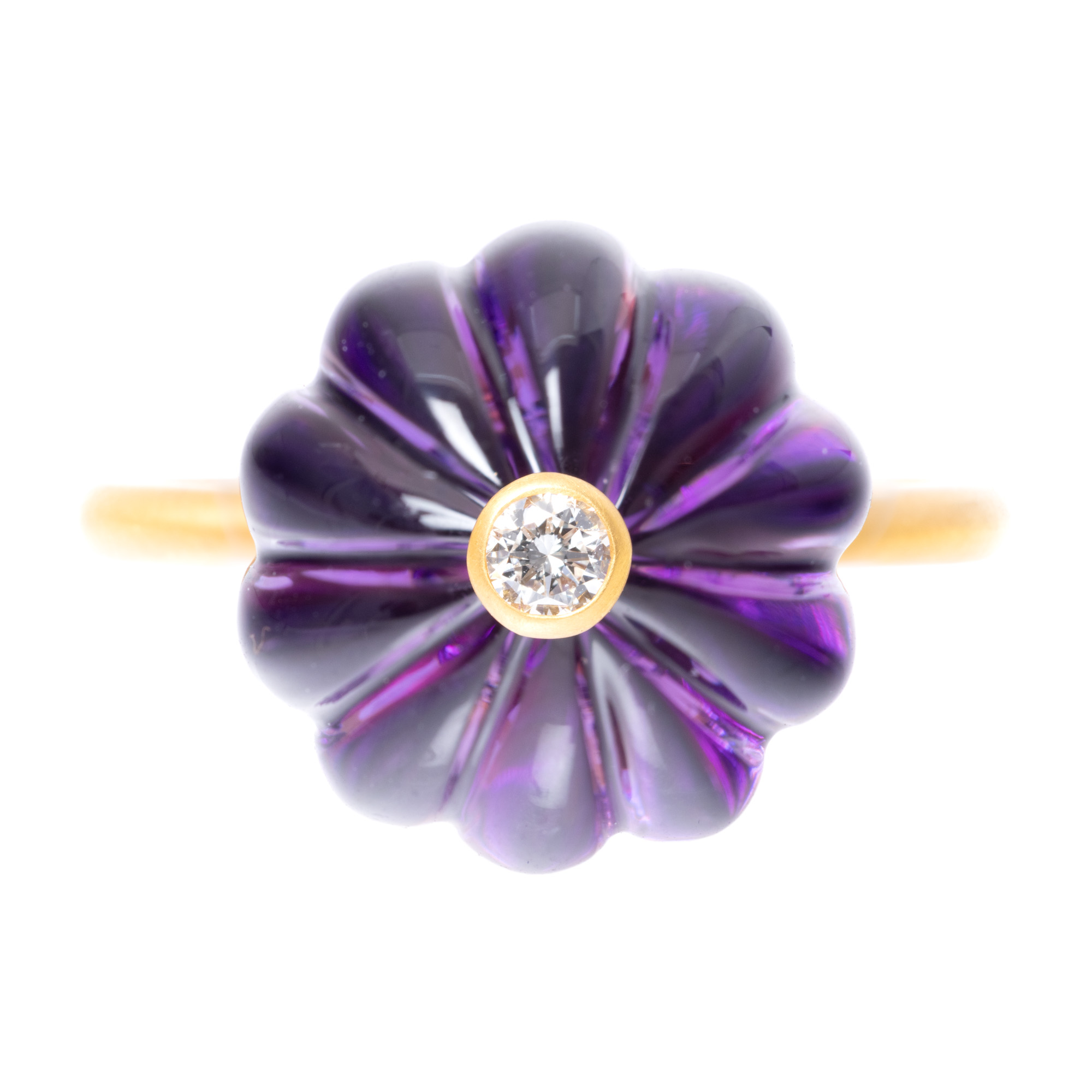 Gold ring, adorned with amethyst and diamond