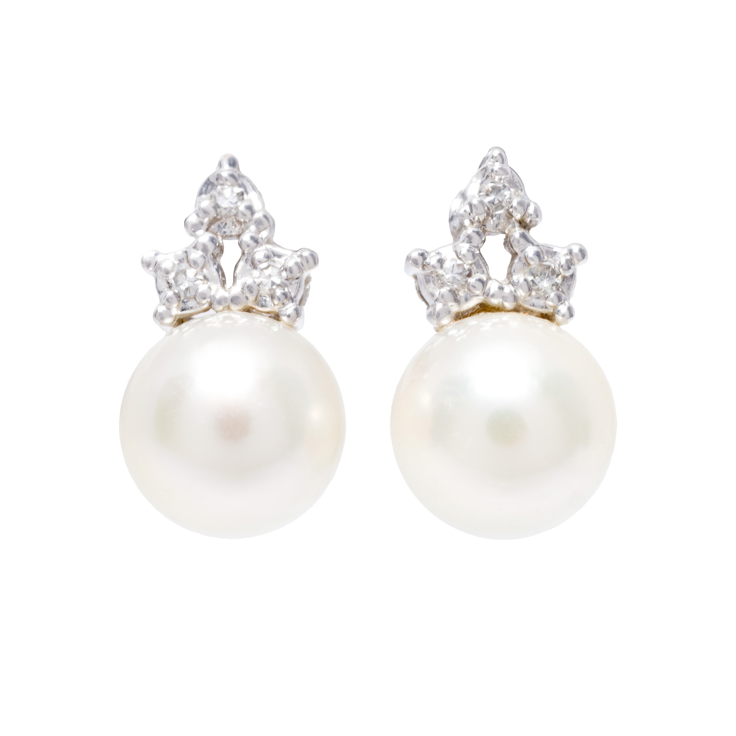 Pair of white gold earrings, decorated with pearls and diamonds, accompanied by additional gemological certificate