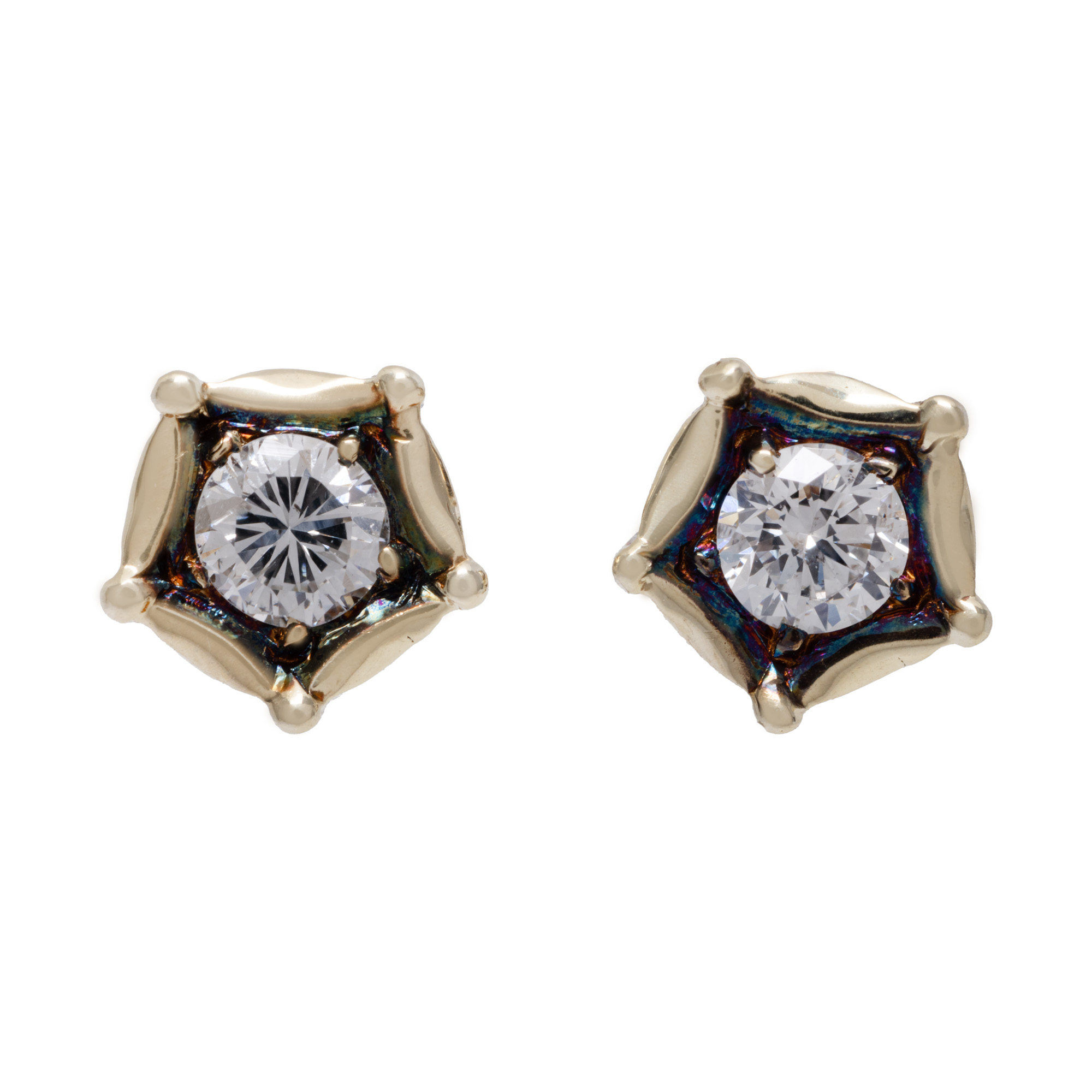 Pair of white gold earrings, decorated with diamonds, accompanied by additional gemological certificate