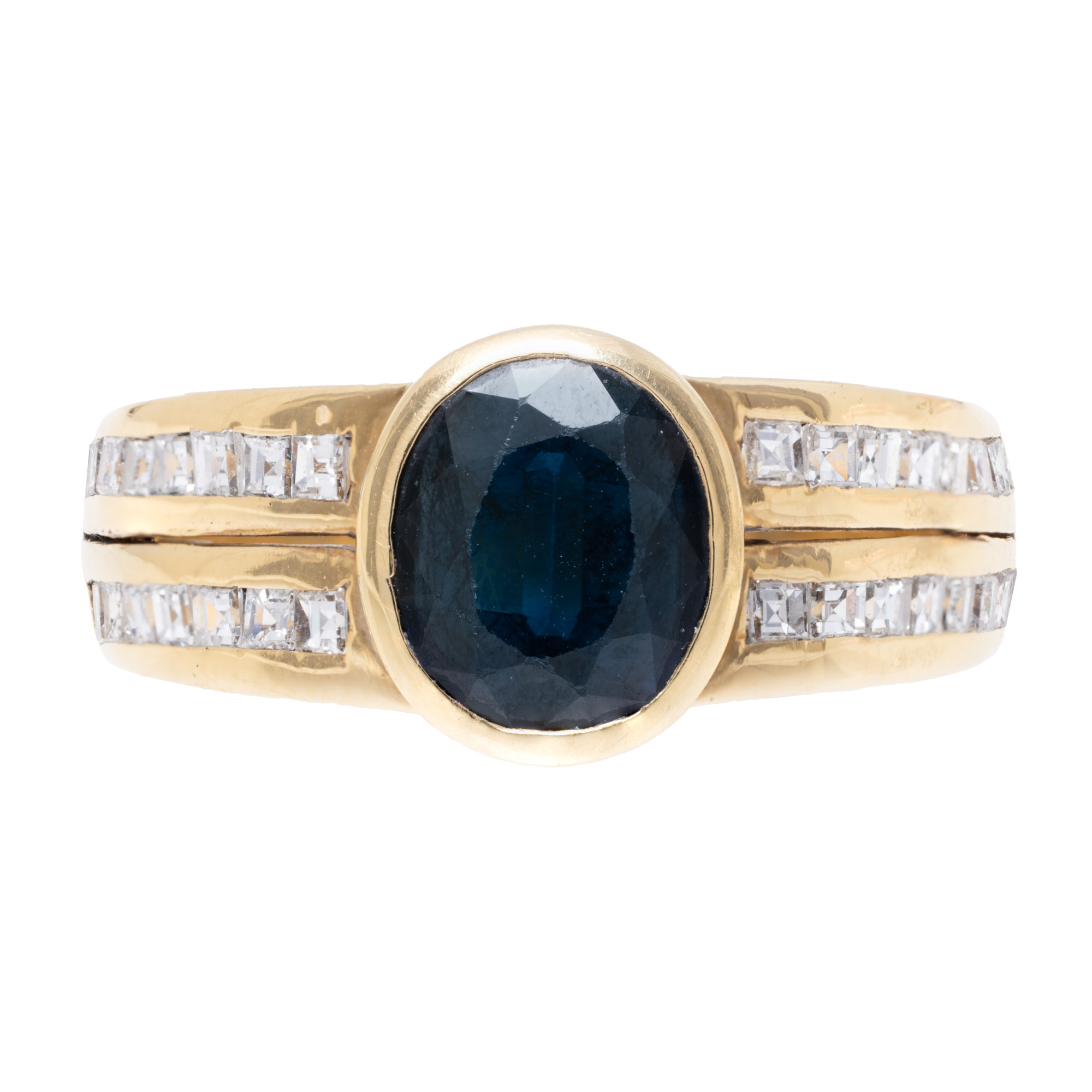 Gold ring, decorated with sapphire and diamonds