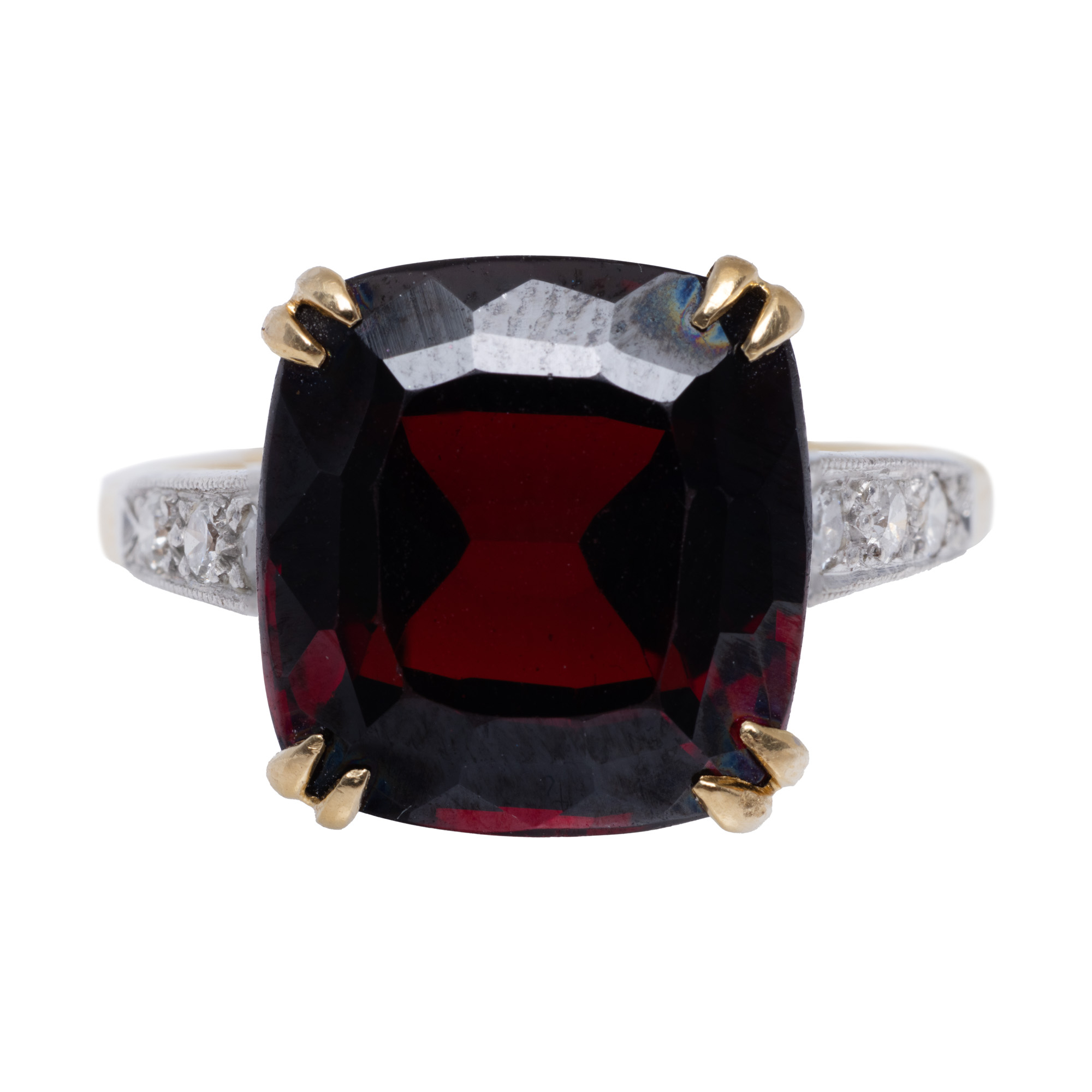 Bicolor gold ring, centrally decorated with garnet and diamonds