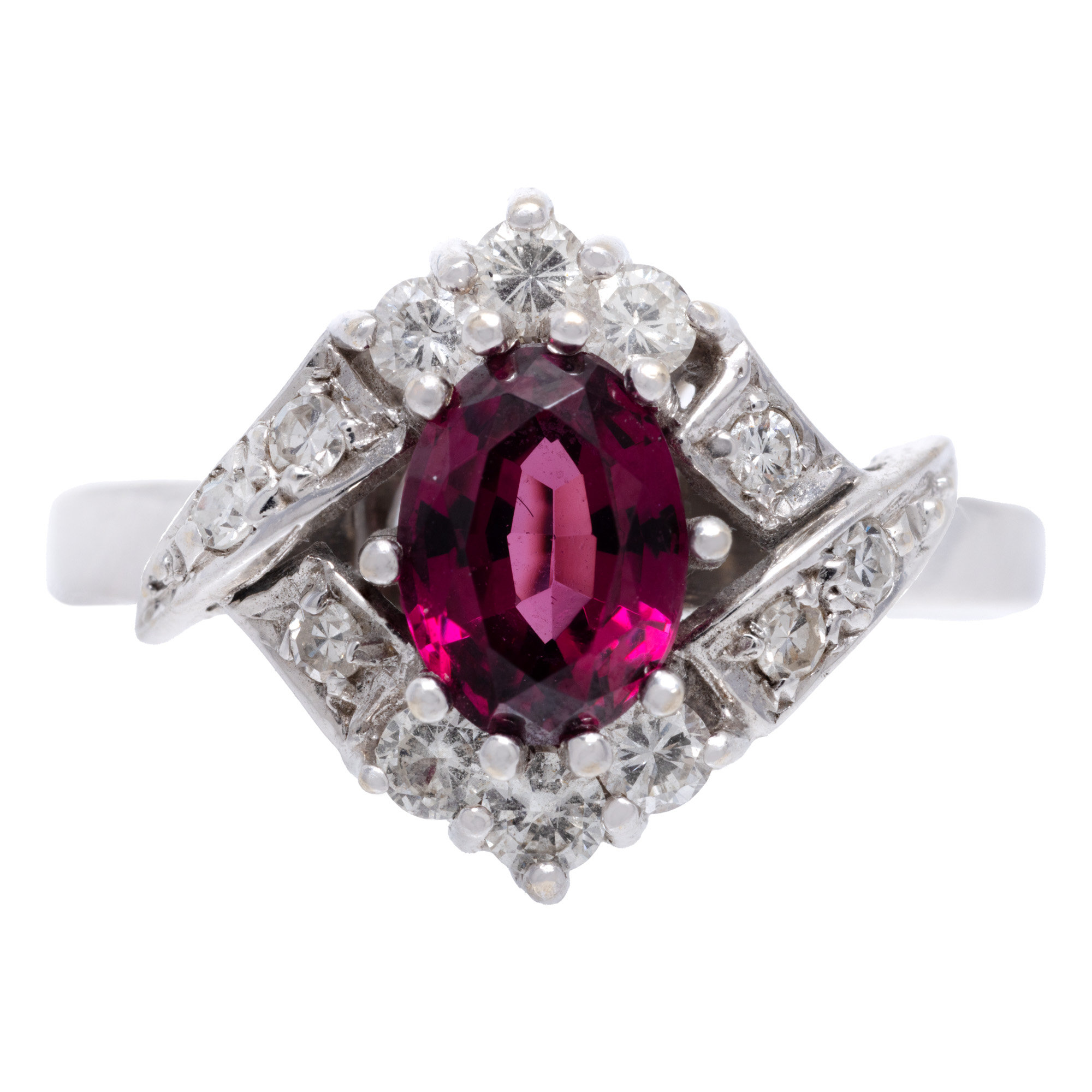 White gold ring, decorated with garnet, surrounded by diamonds, accompanied by additional gemological certificate