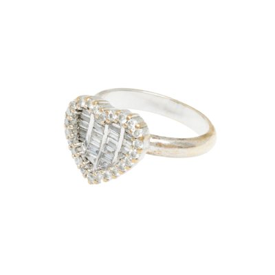 White gold ring in the shape of a heart, paved with diamonds, accompanied by an additional gemological certificate