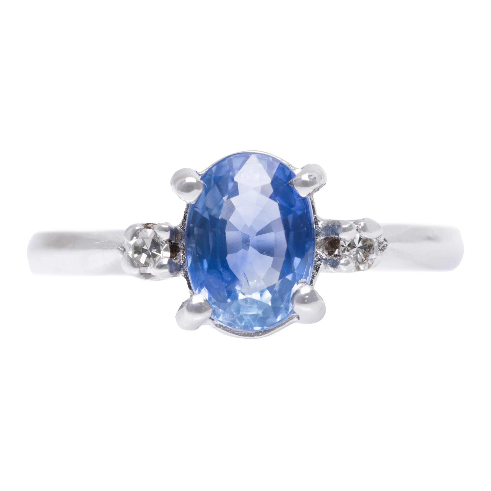 White gold ring, decorated with sapphire and diamonds