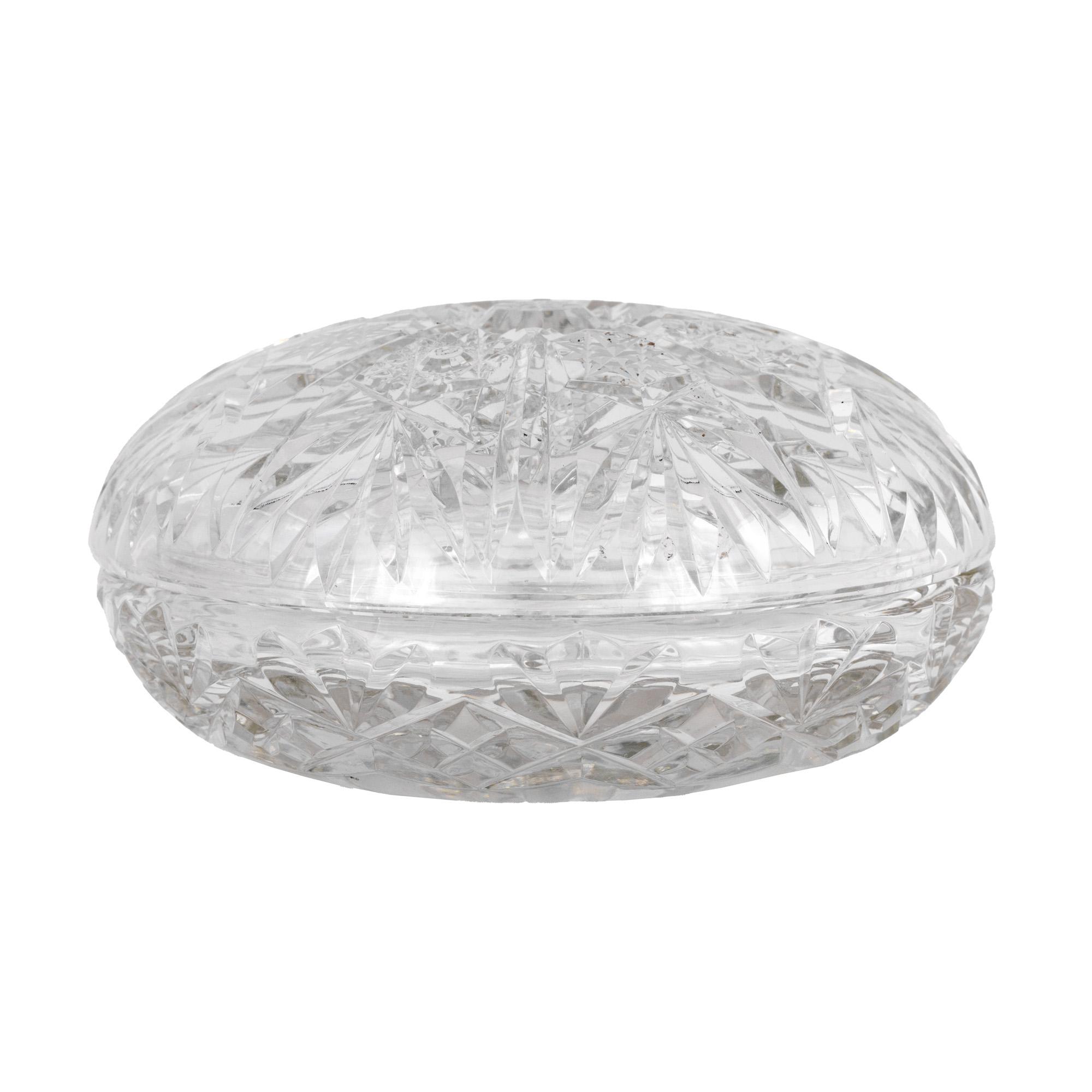 Bombonieră din cristal fațetat, cu capac,provine din colecția familiei Blendea
