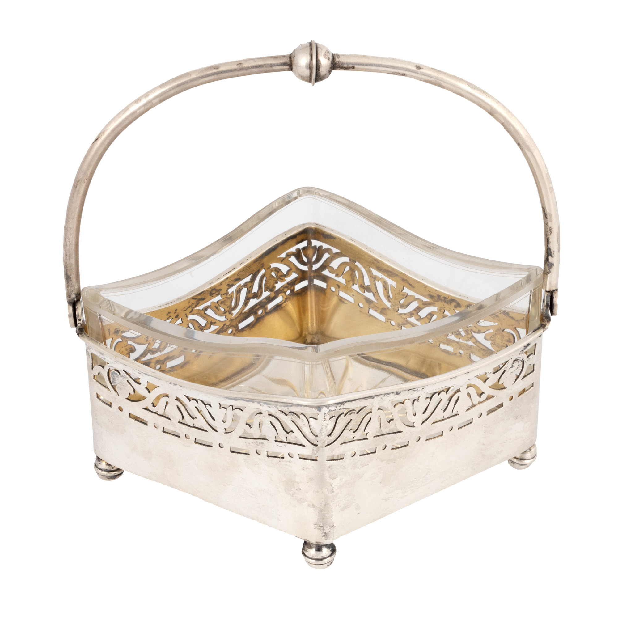 Coșuleț Art Nouveau din argint, ornat cu elemente vegetale traforate, cca. 1910