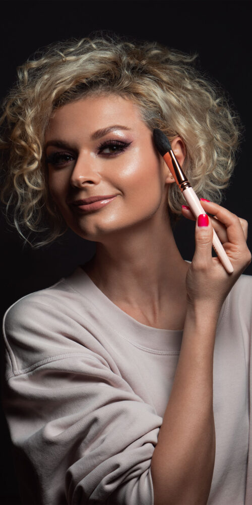 O sesiune de make-up profesional cu Stela Badea