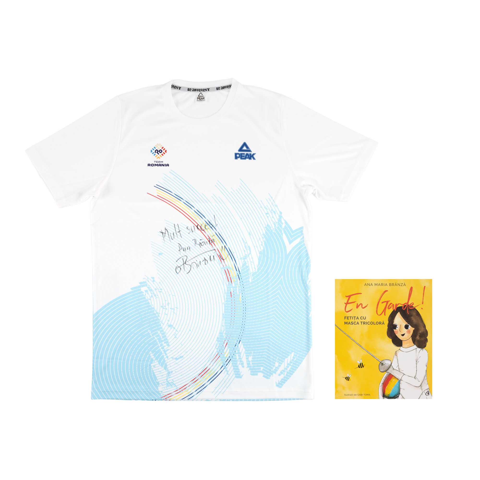 Lot format din un tricou al delegației României la Jocurile Olimpice de la Paris 2024, alături de cartea „En garde! Fetița cu masca tricoloră”, cu autograful Ana-Mariei Brânză