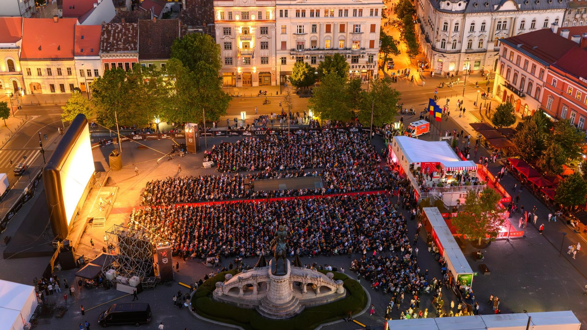 Lot format din 2 invitații la party-ul de final TIFF și 4 carduri TIFF 10 la ediția din 2026 a Transilvania International Film Festival