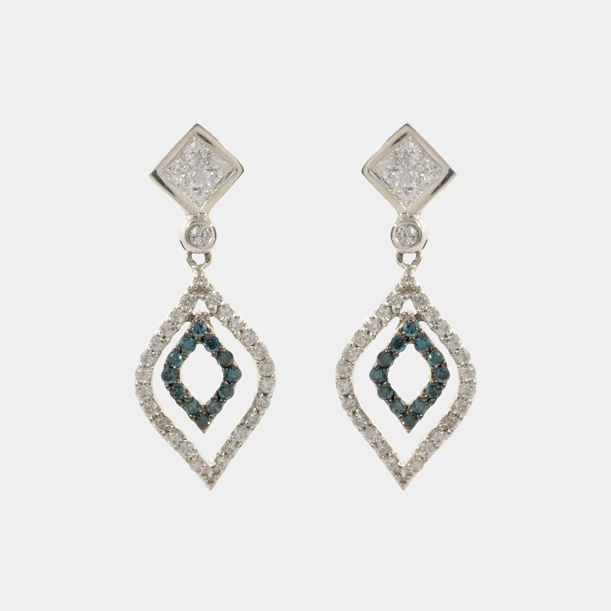 Pair of white gold earrings, decorated with diamonds