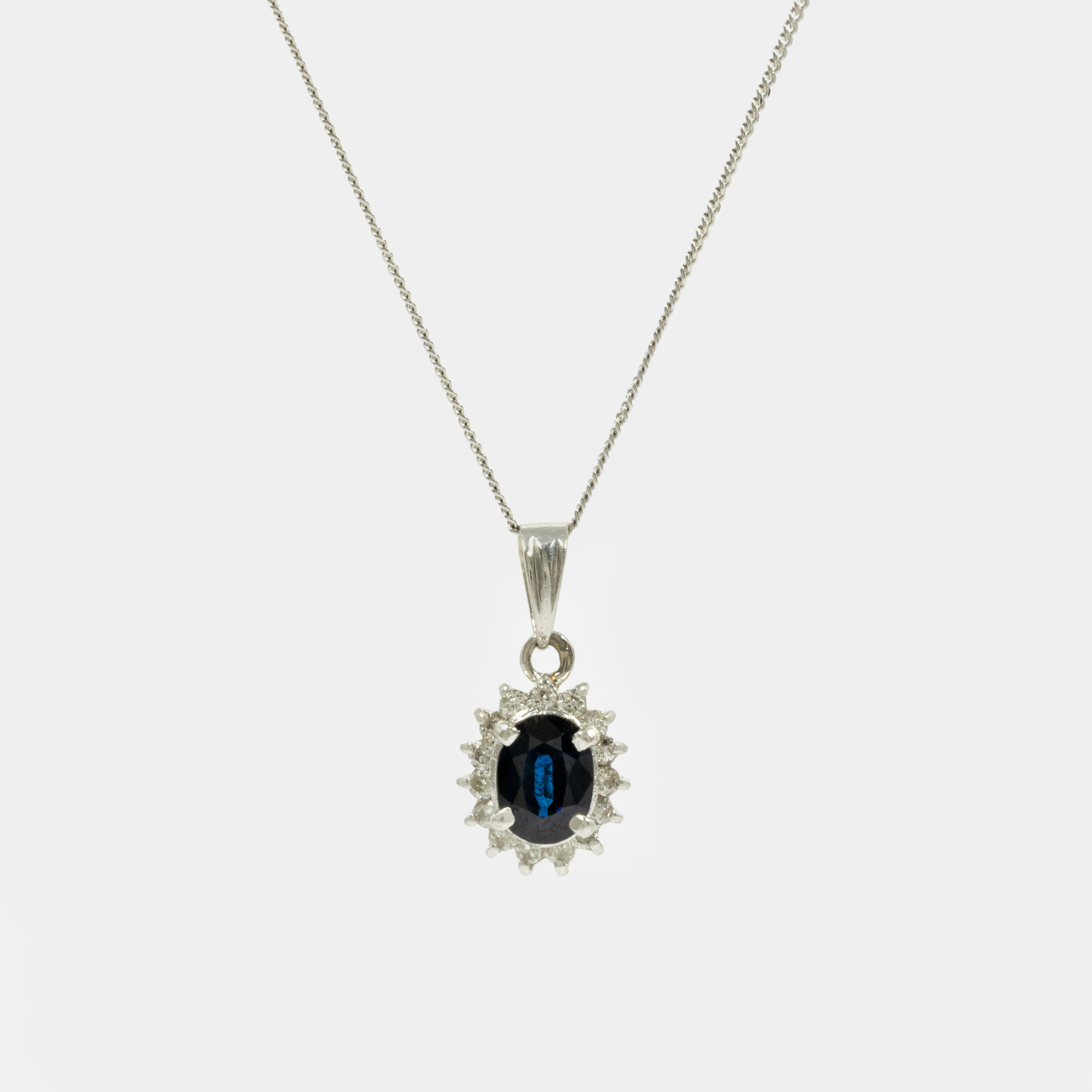 Platinum and white gold chain with pendant, decorated with sapphire and diamonds